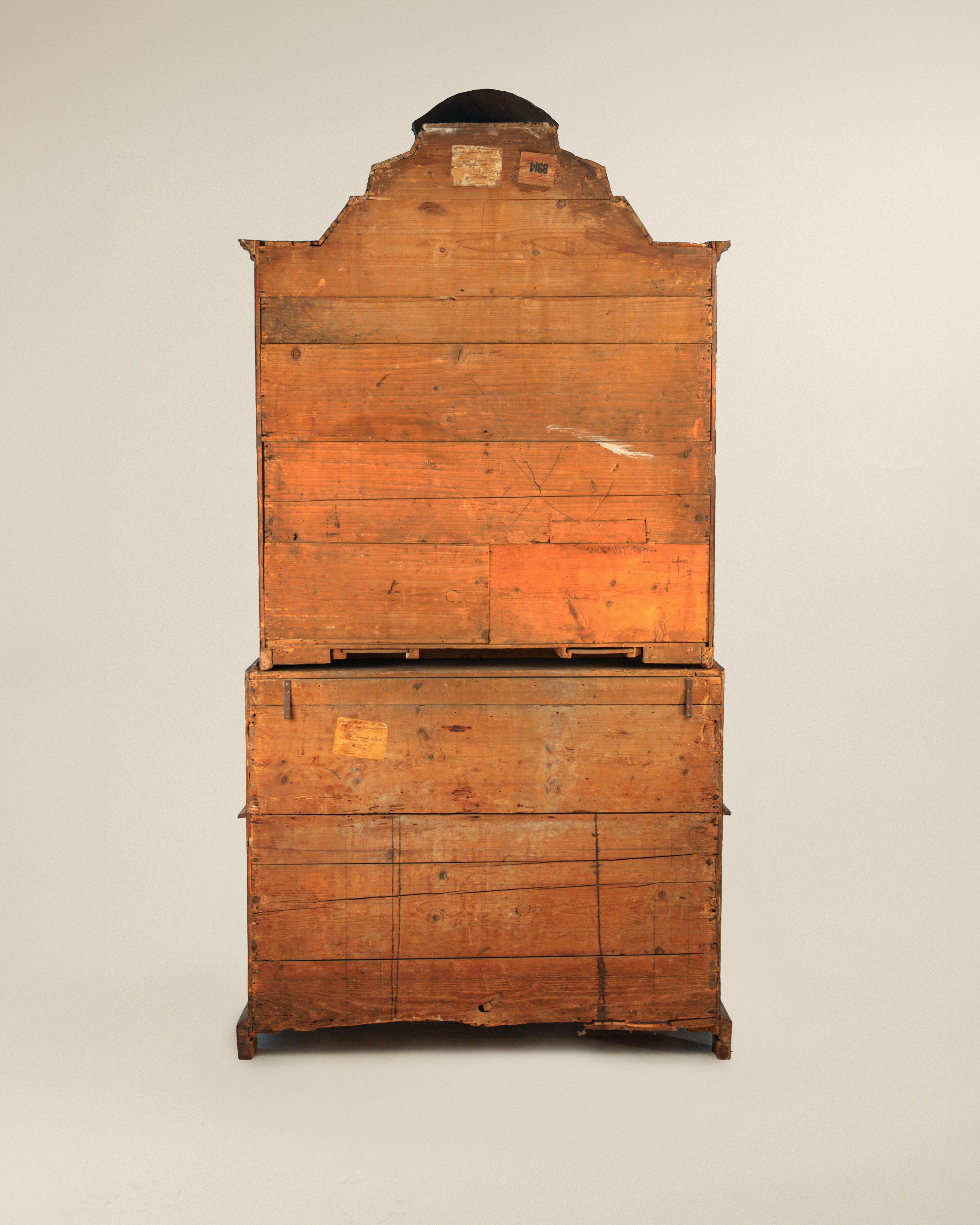 Cassettone a ribalta con alzata lastronato in carrubo, Veneto