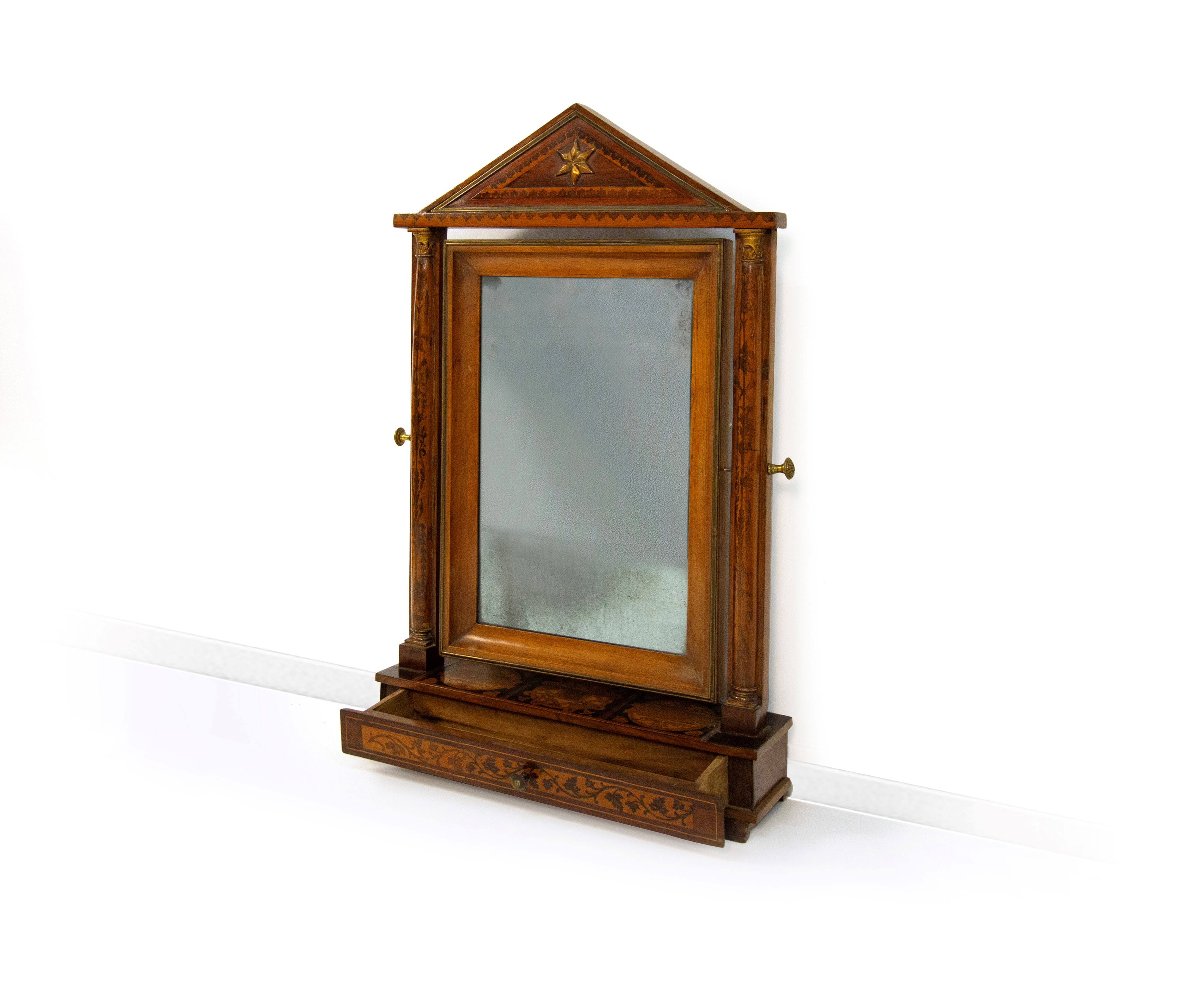 Psiche da tavolo in noce e intarsi in legni diversi