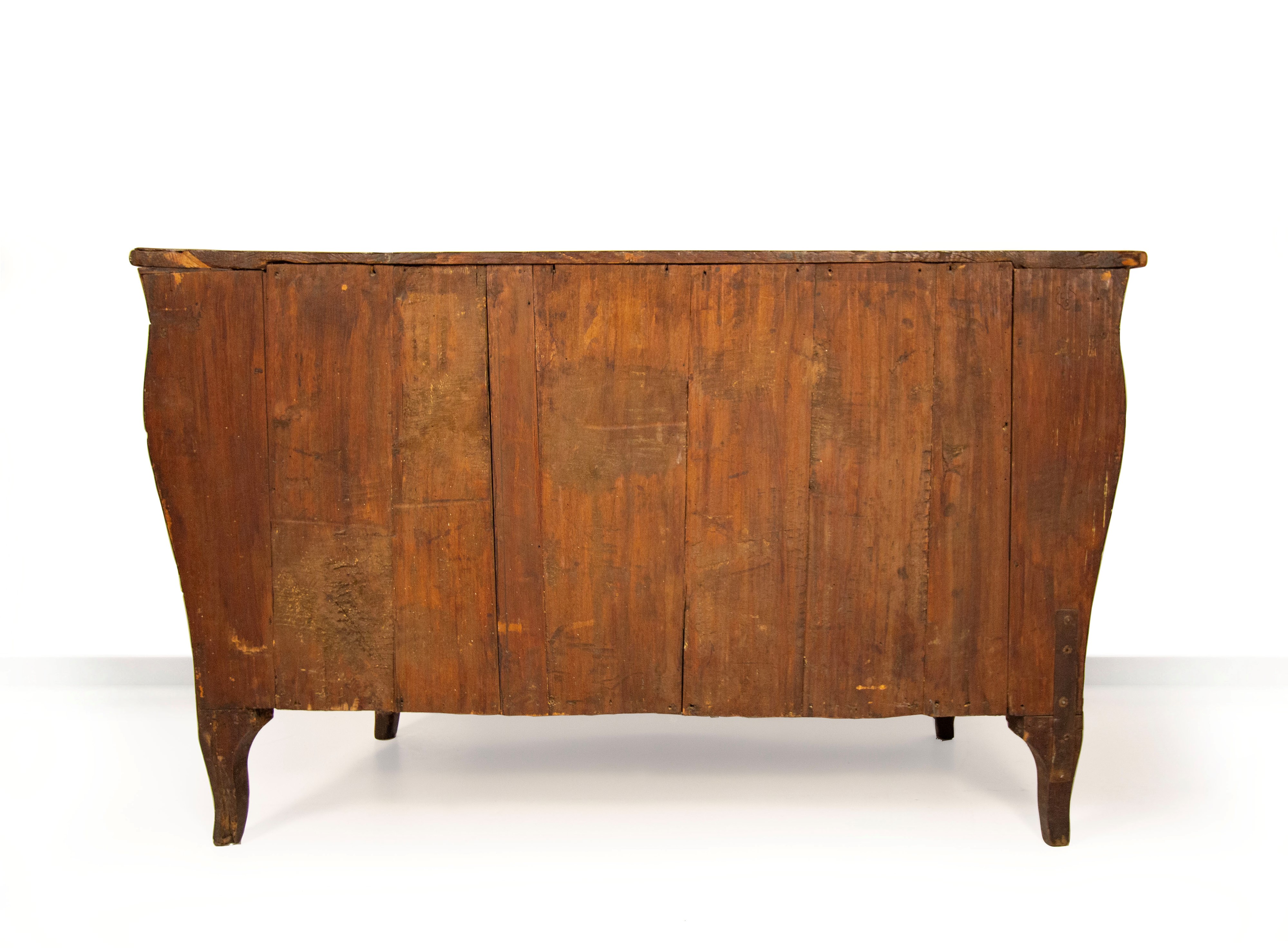 Cassettone lastronato in carrubo, noce e radica, Modena