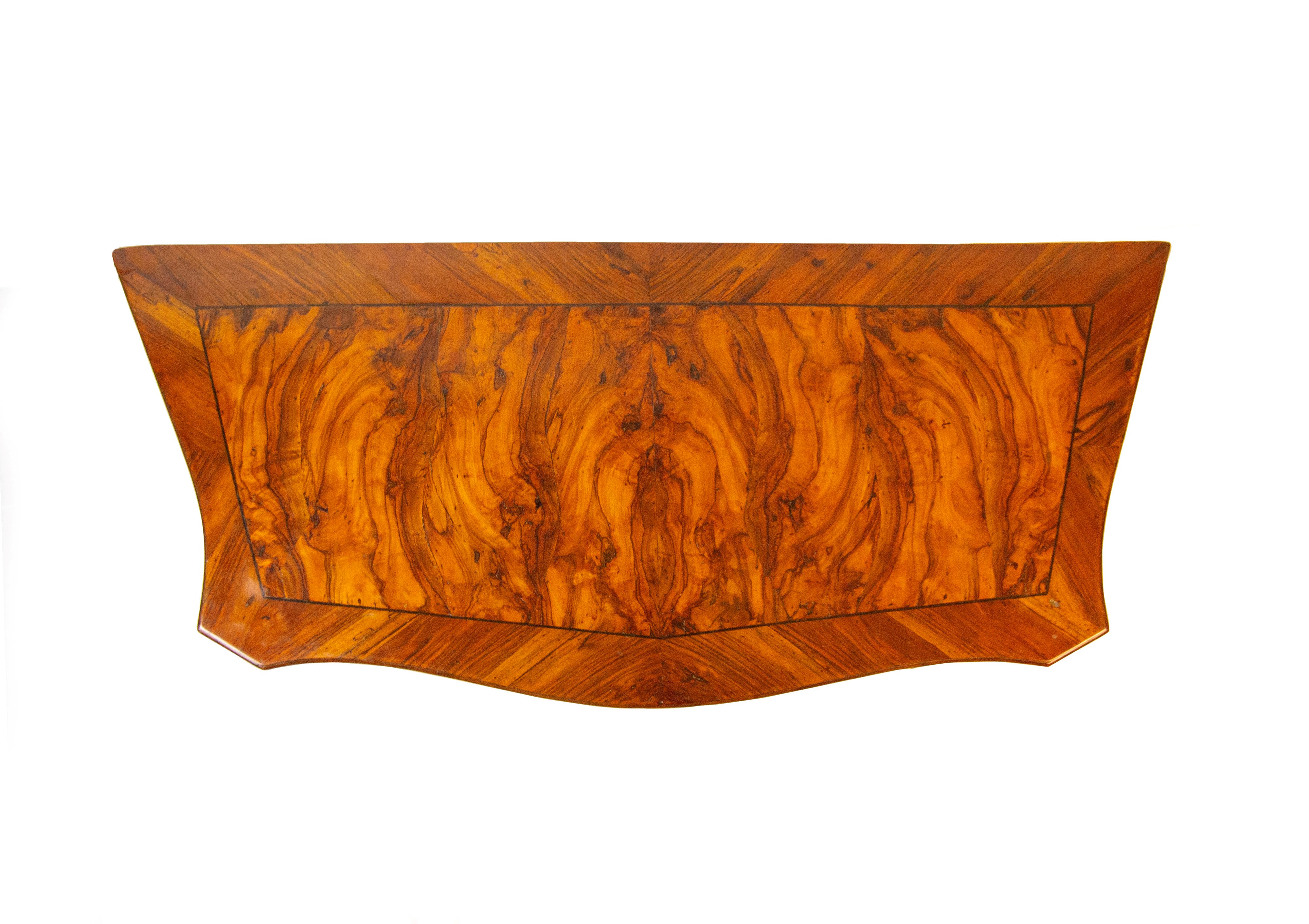 Cassettone lastronato in carrubo, noce e radica, Modena