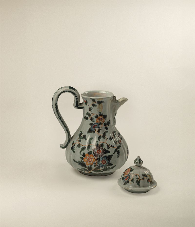 Polychrome majolica coffee pot, Veneto  (18th century)  -  Furniture and furnishings - Shop Antichit&agrave; Giglio