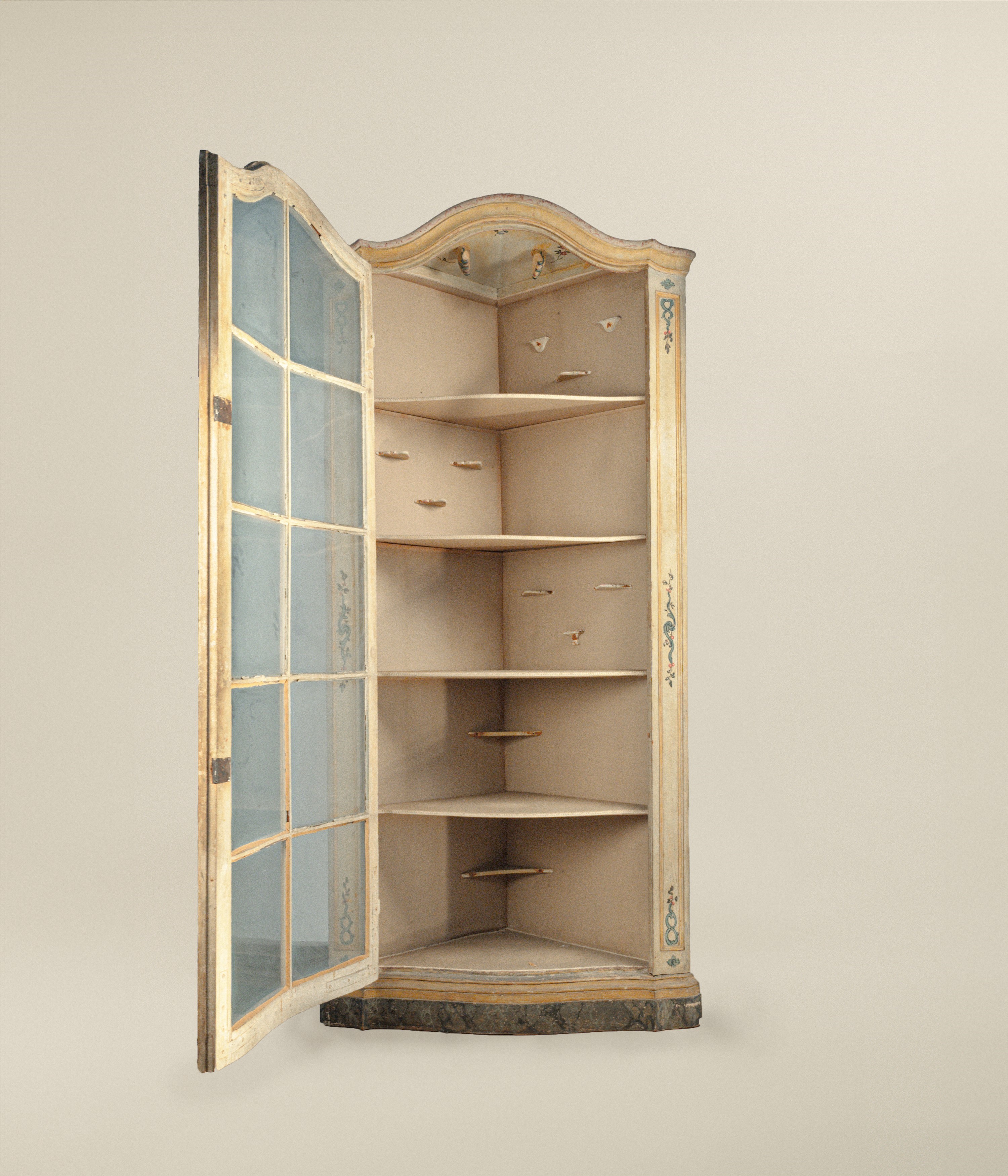 Grande angoliera in legno laccato, Genova