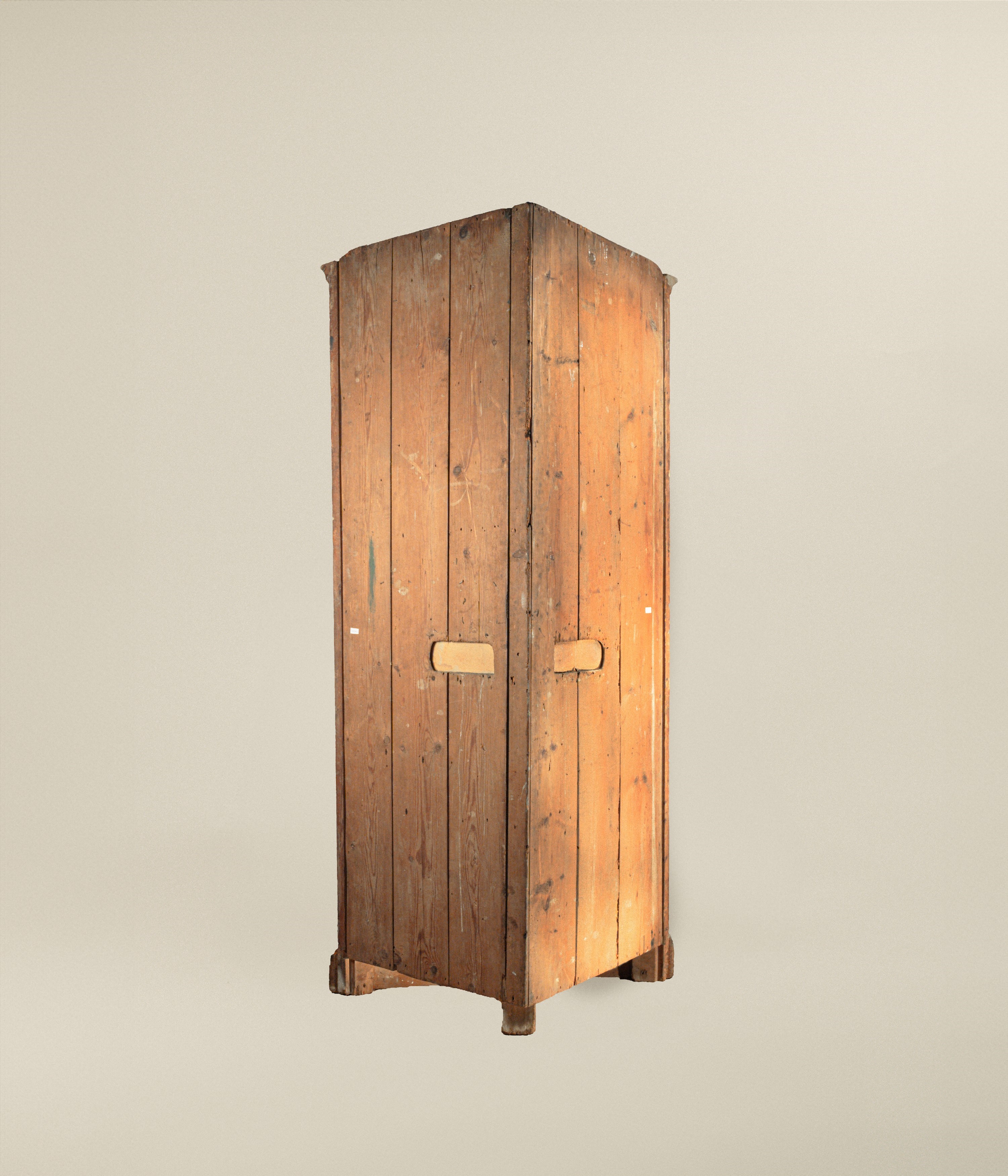 Grande angoliera in legno laccato, Genova