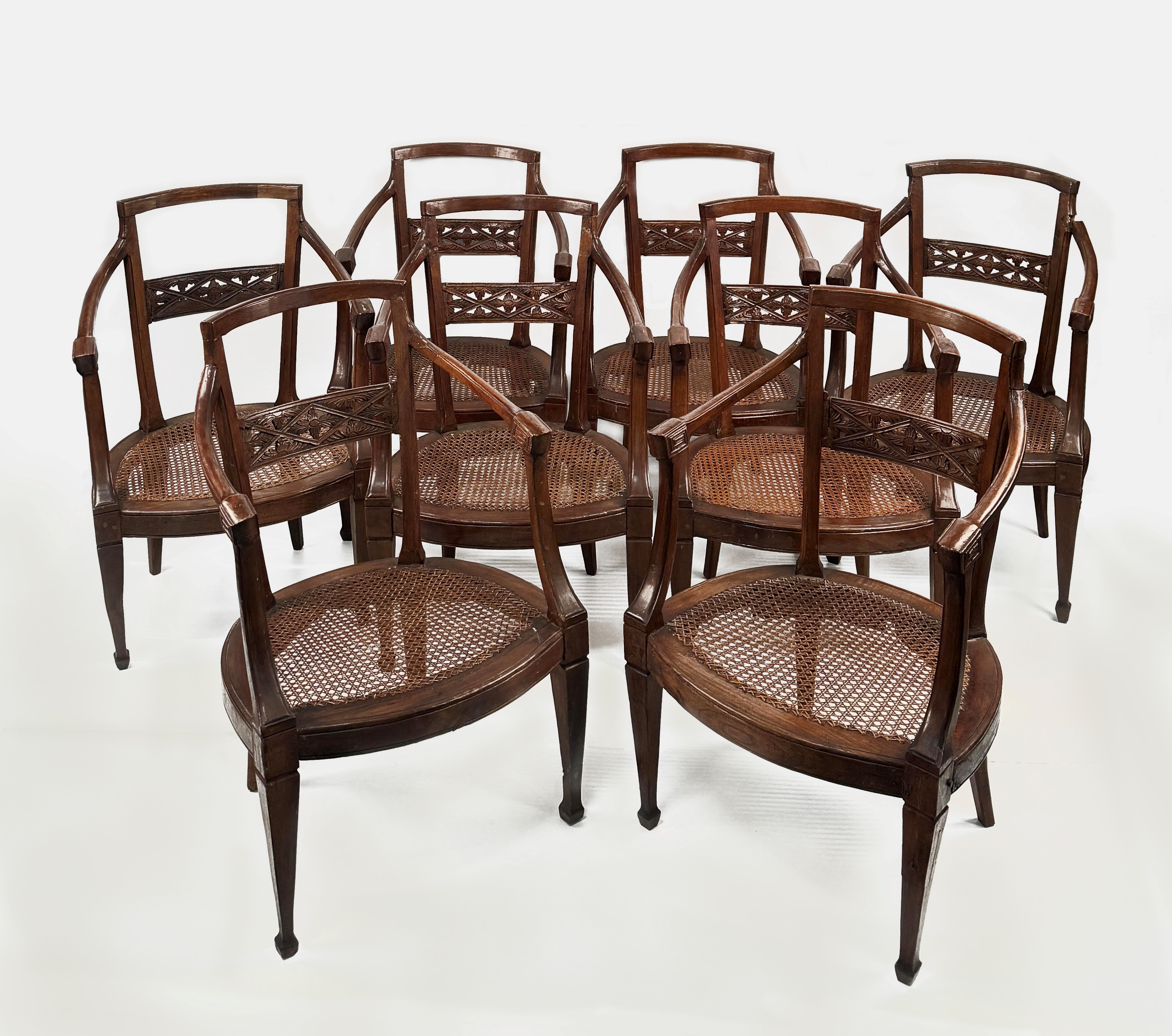 Set di otto poltrone in noce, Veneto