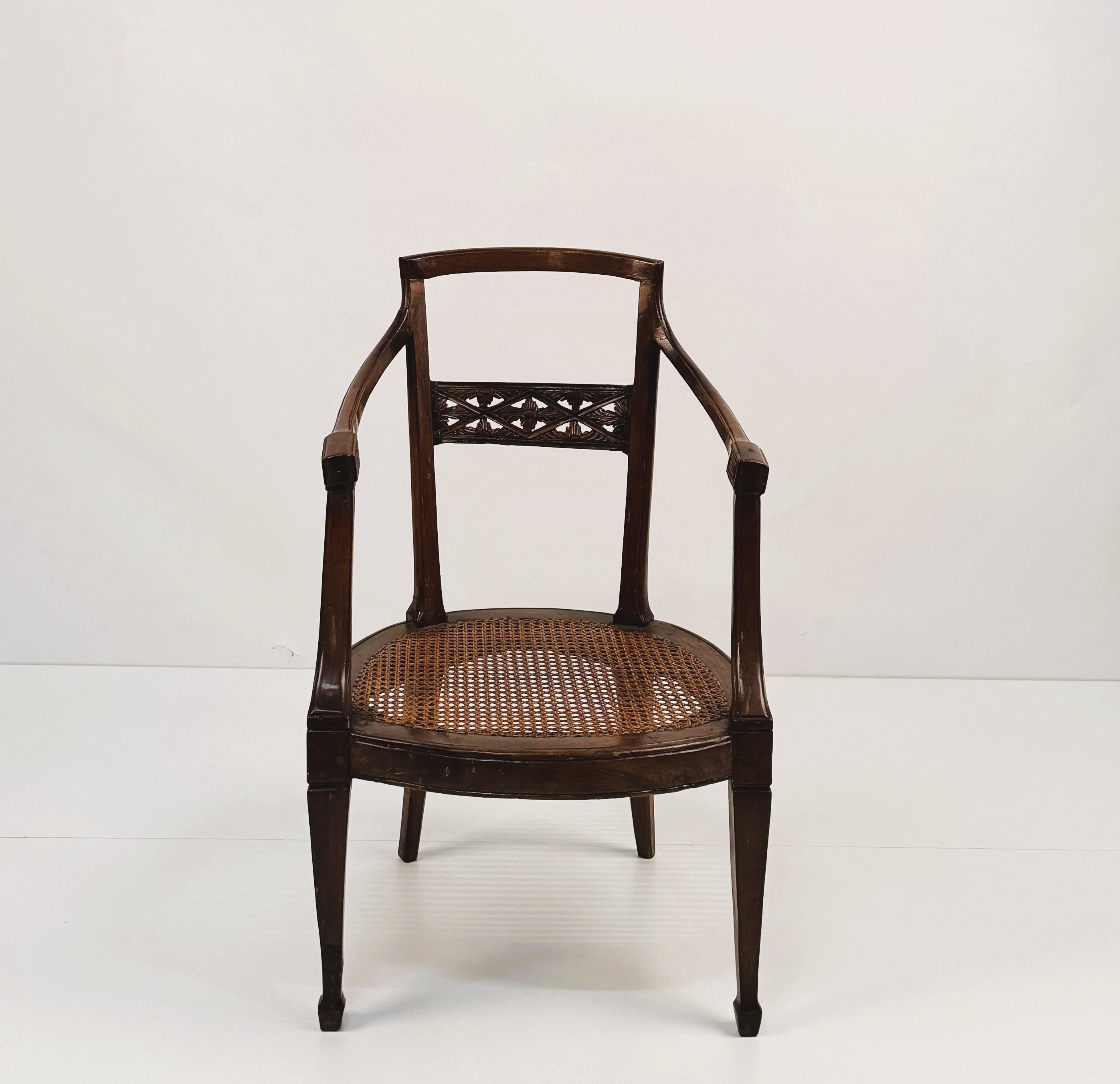 Set di otto poltrone in noce, Veneto