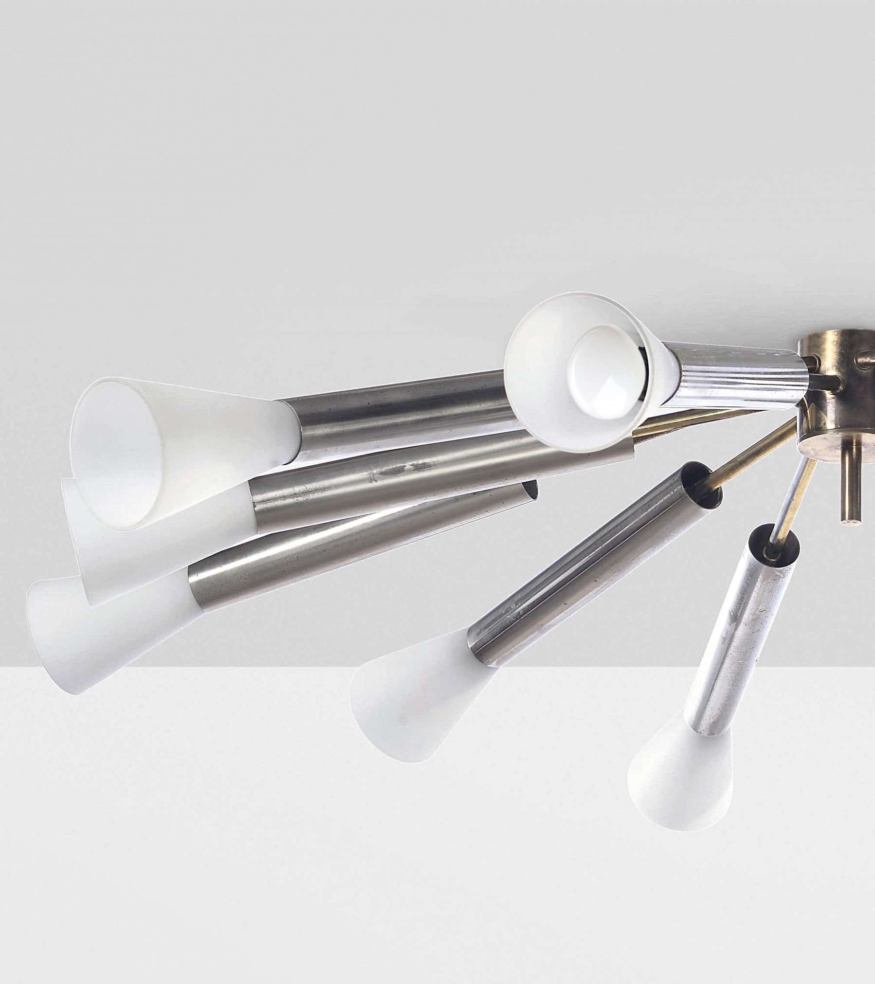 Lampada a plafone, Italia