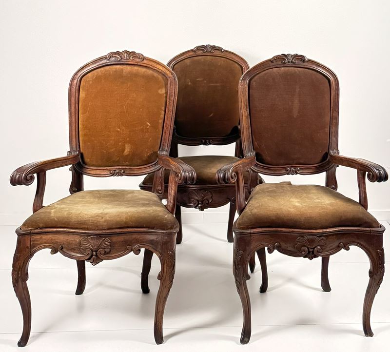 Set of three walnut armchairs  (mid-18th century)  -  Furniture and furnishings - Shop Antichit&agrave; Giglio
