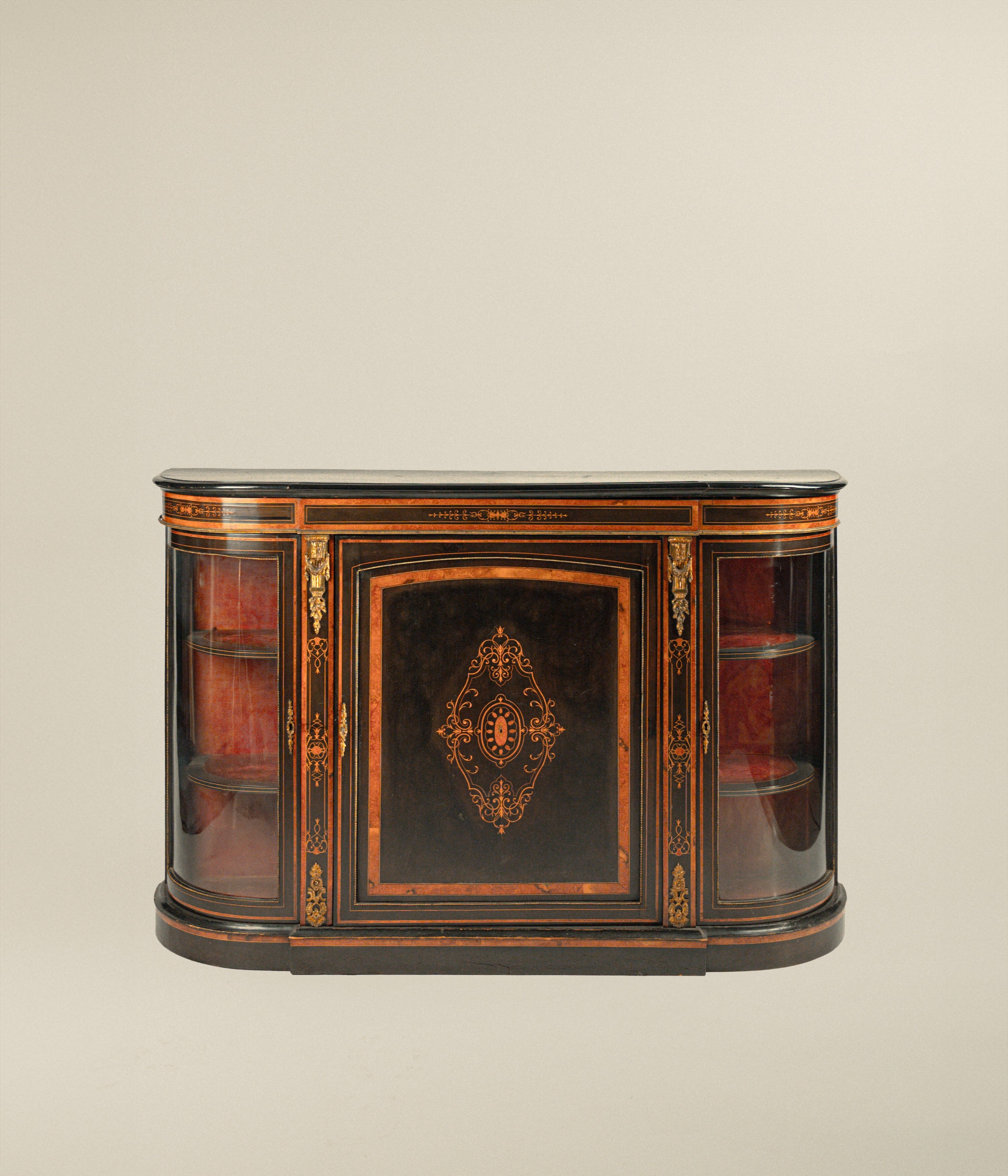 Credenza in legno ebanizzato e intarsiata in legni diversi, Inghilterra