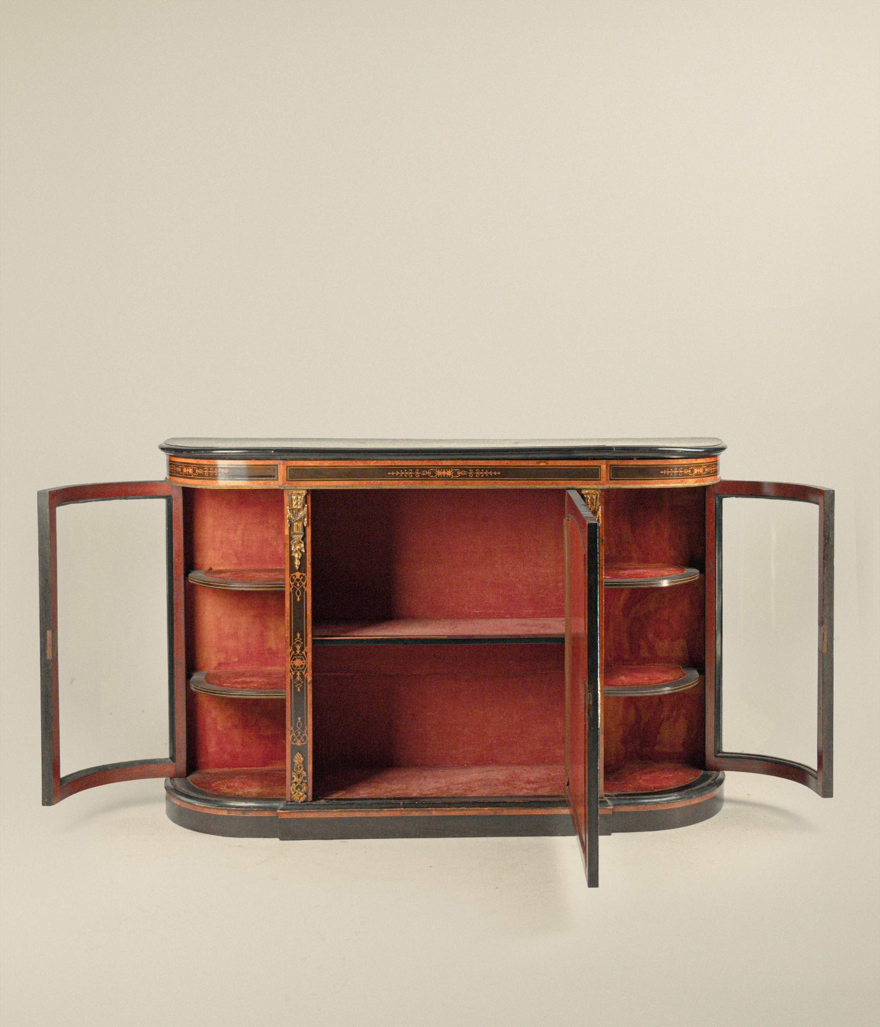 Credenza in legno ebanizzato e intarsiata in legni diversi, Inghilterra