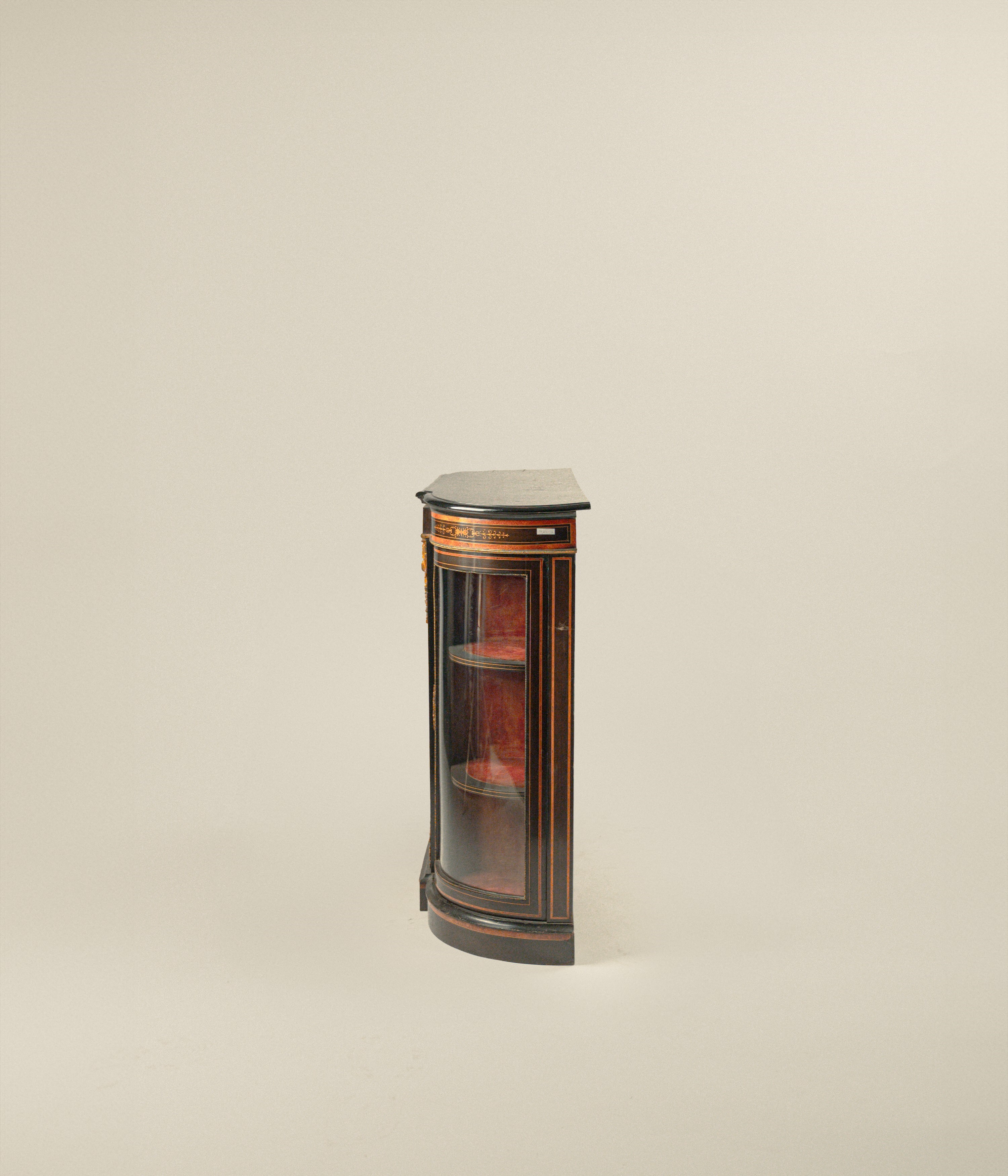 Credenza in legno ebanizzato e intarsiata in legni diversi, Inghilterra