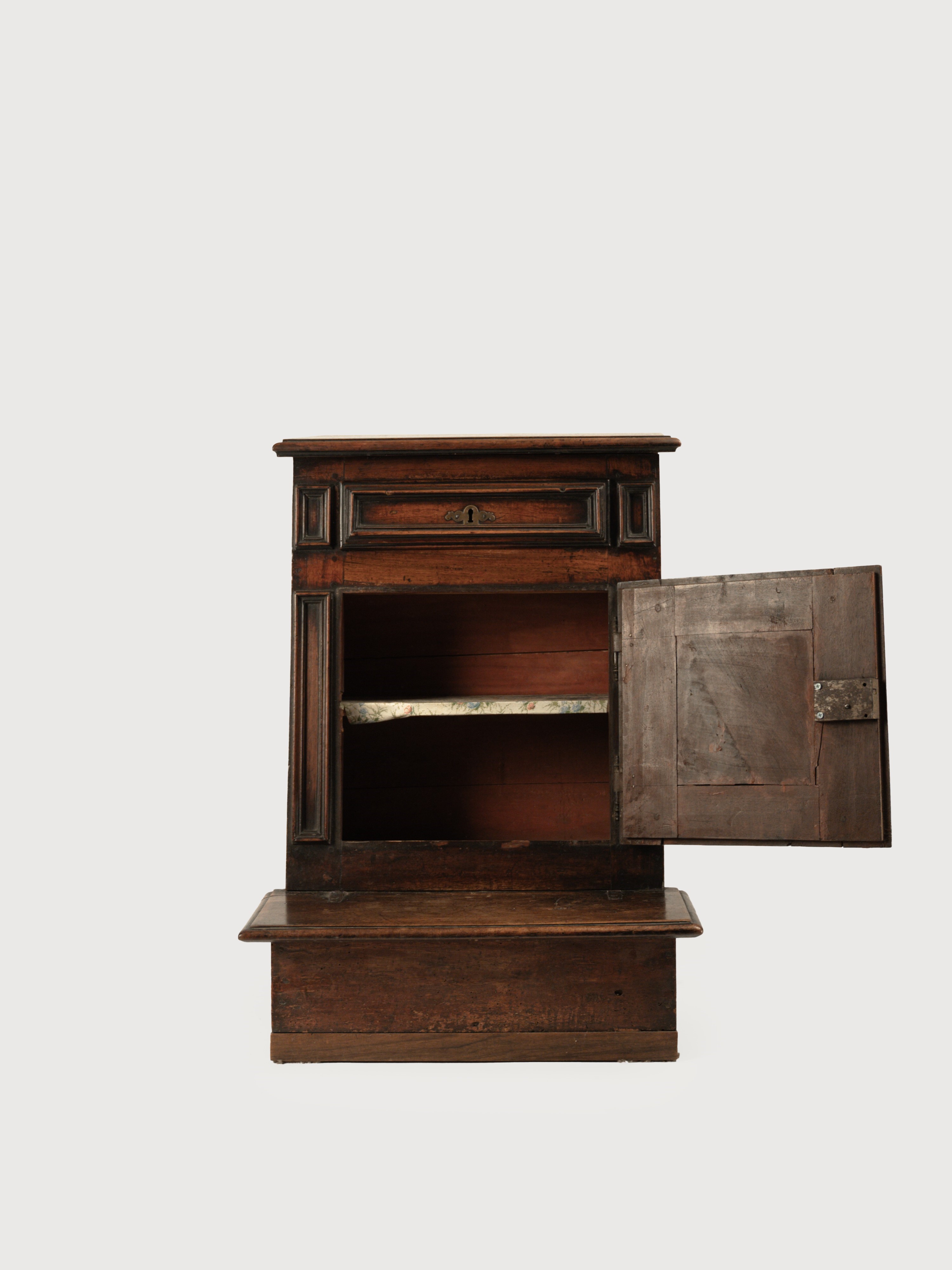 Inginocchiatoio in noce, Piemonte