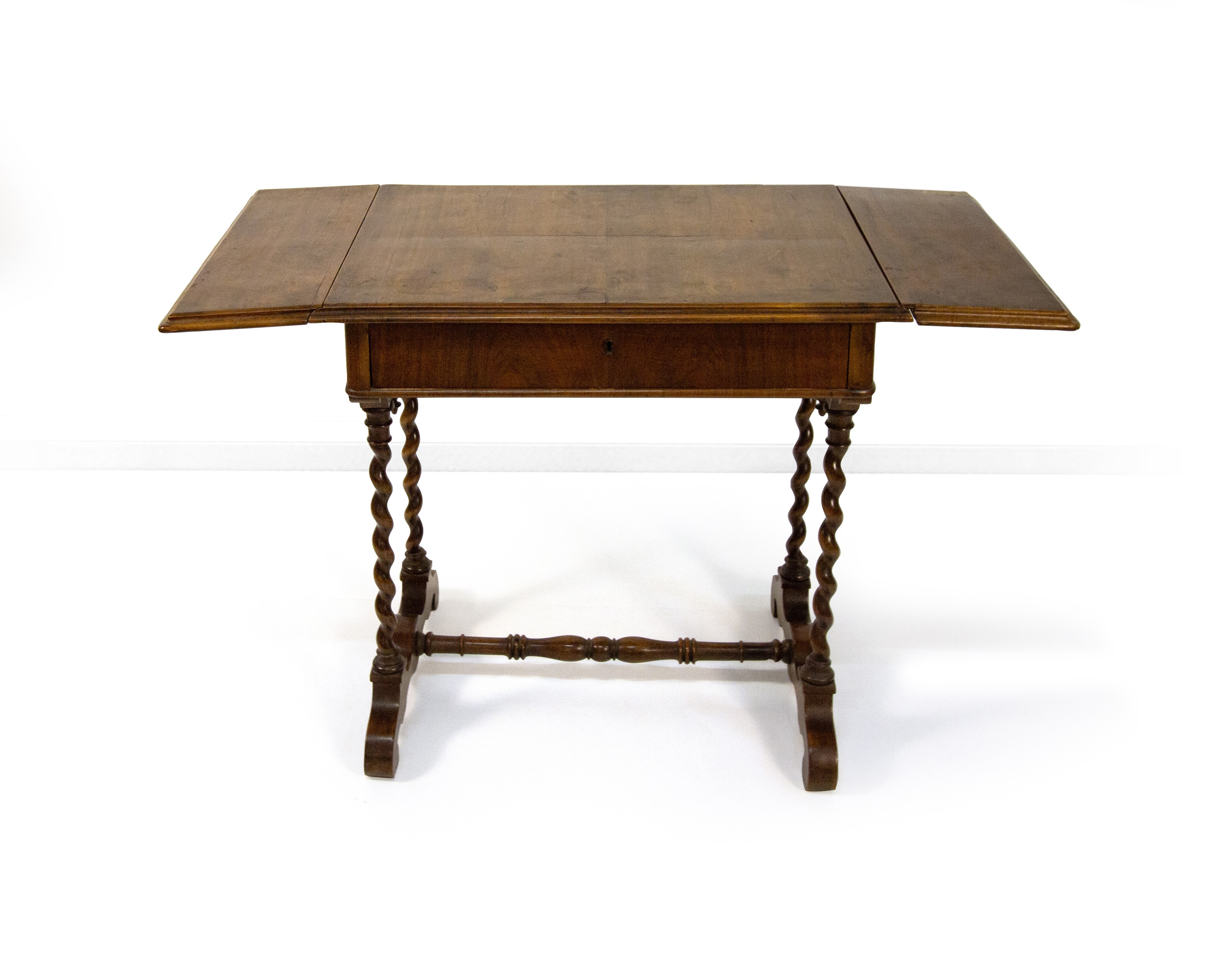 Piccolo scrittoio ad alette in mogano