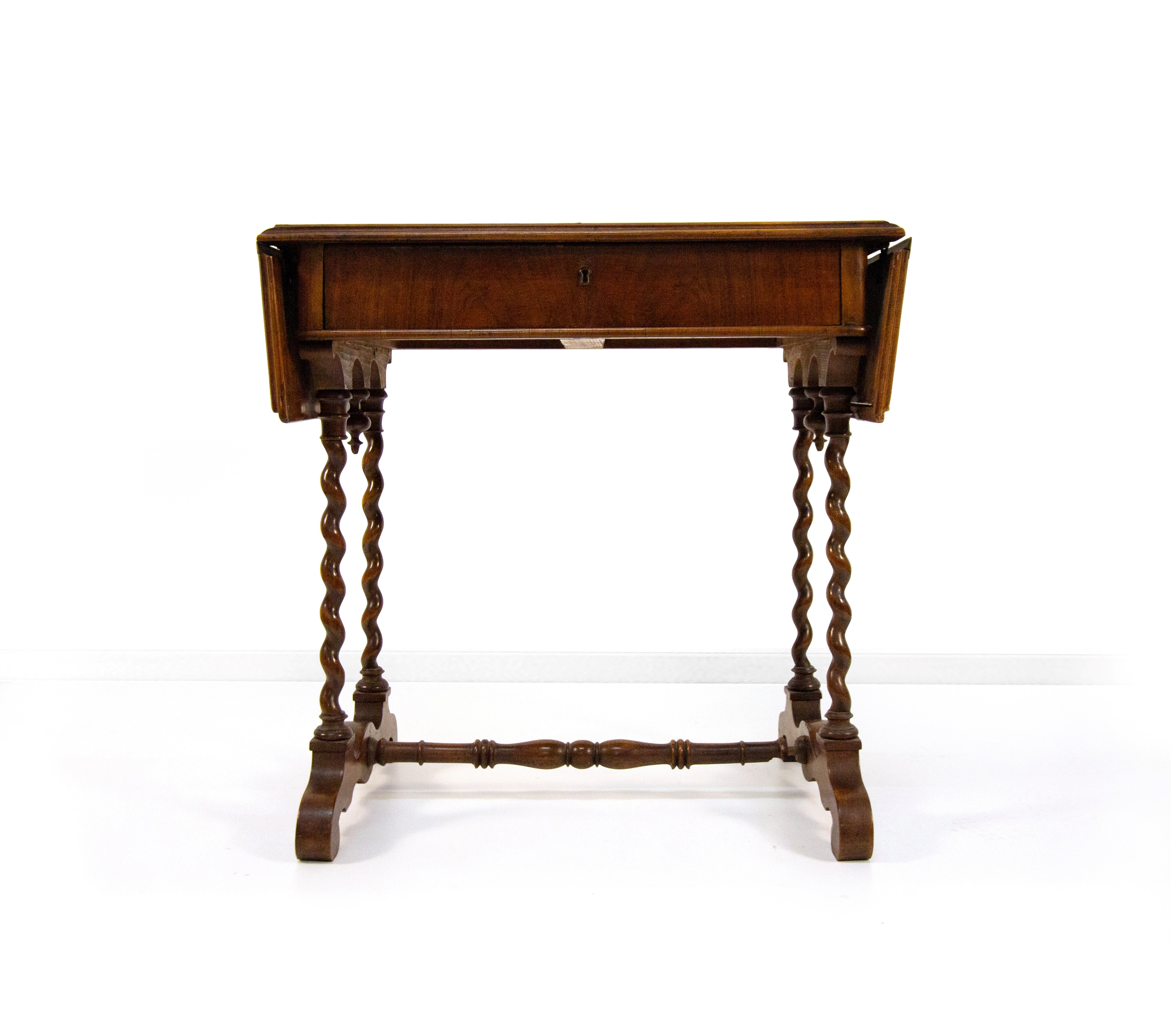 Piccolo scrittoio ad alette in mogano