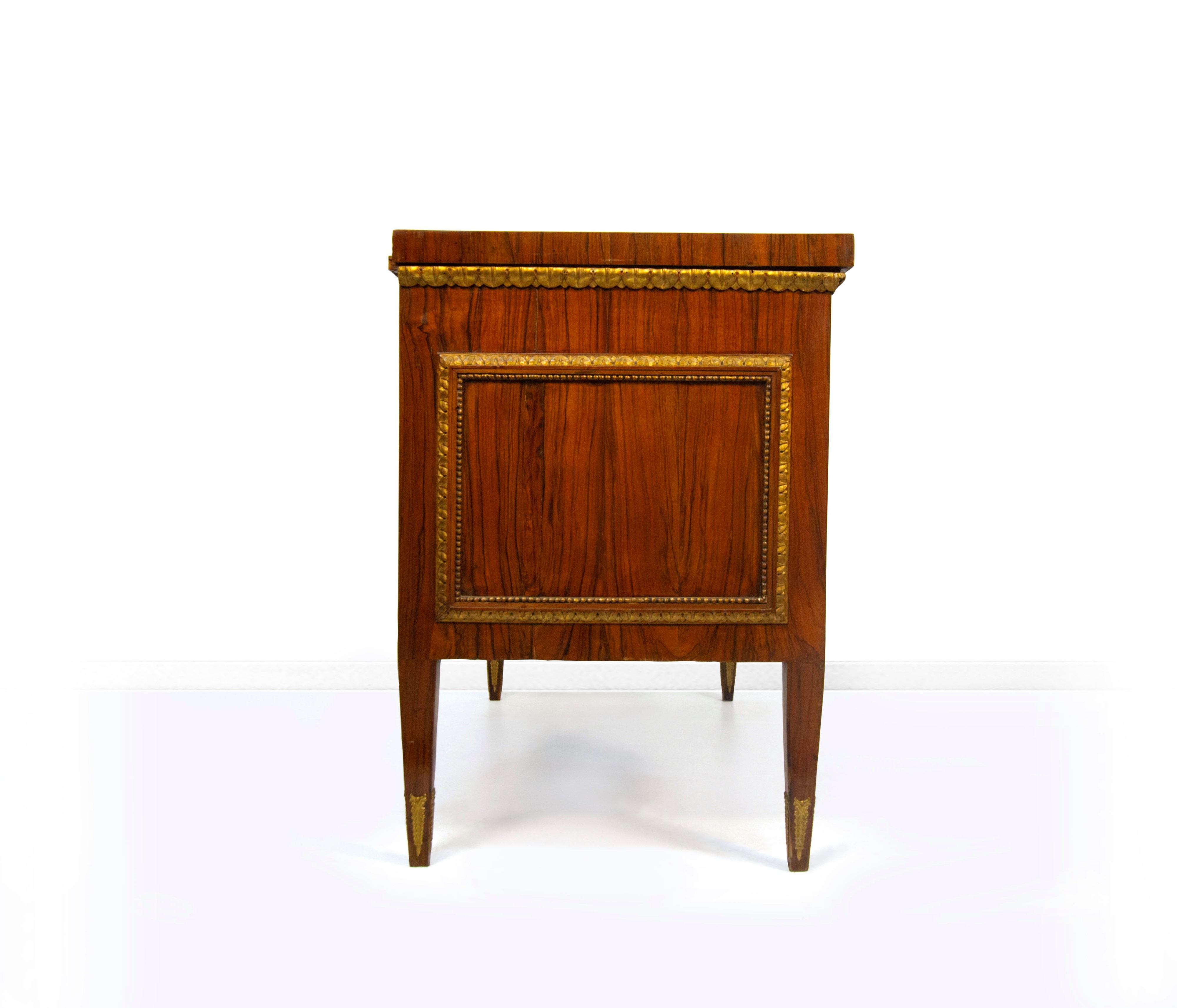 Scrivania lastronata in palissandro