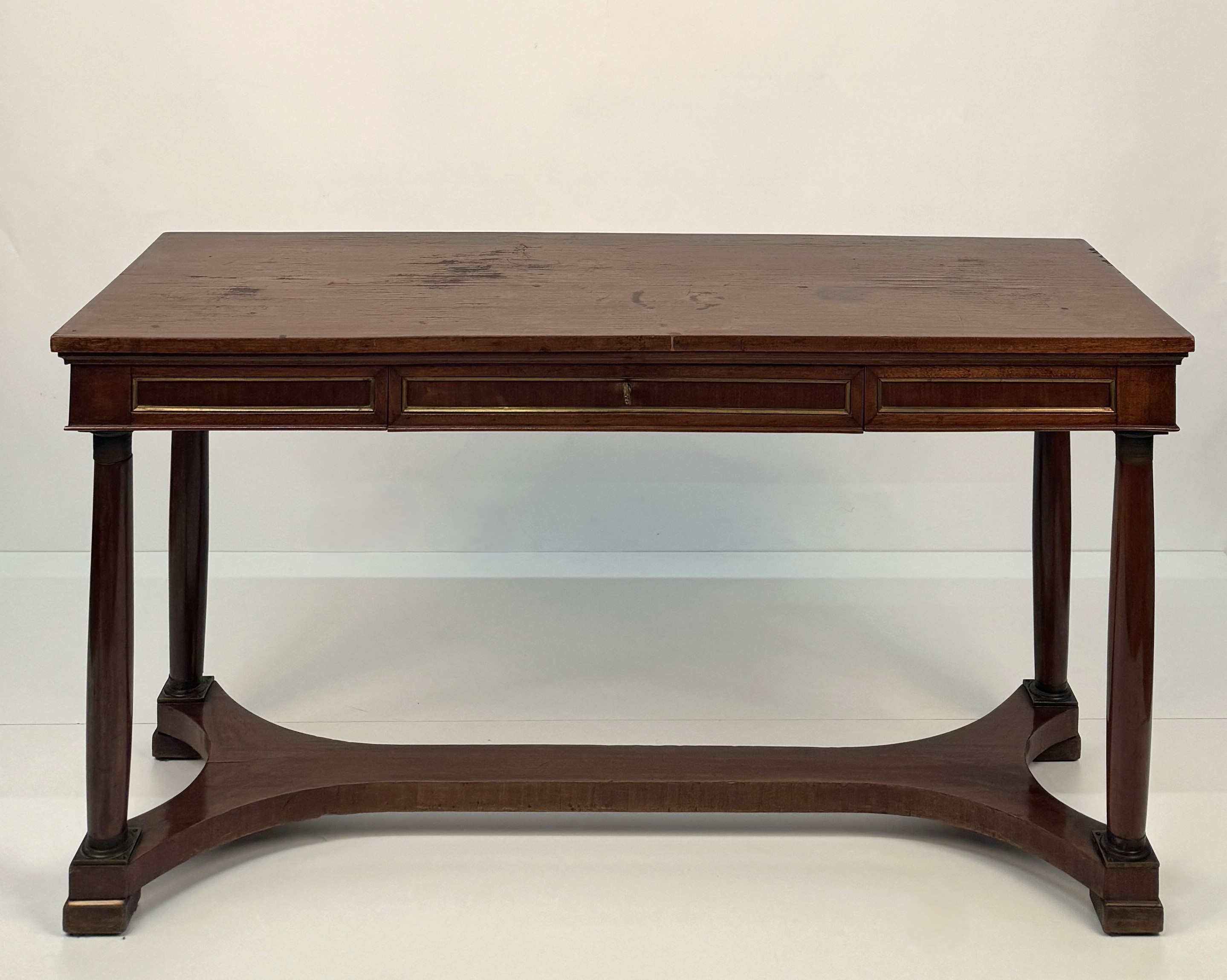 Scrivania da centro in mogano