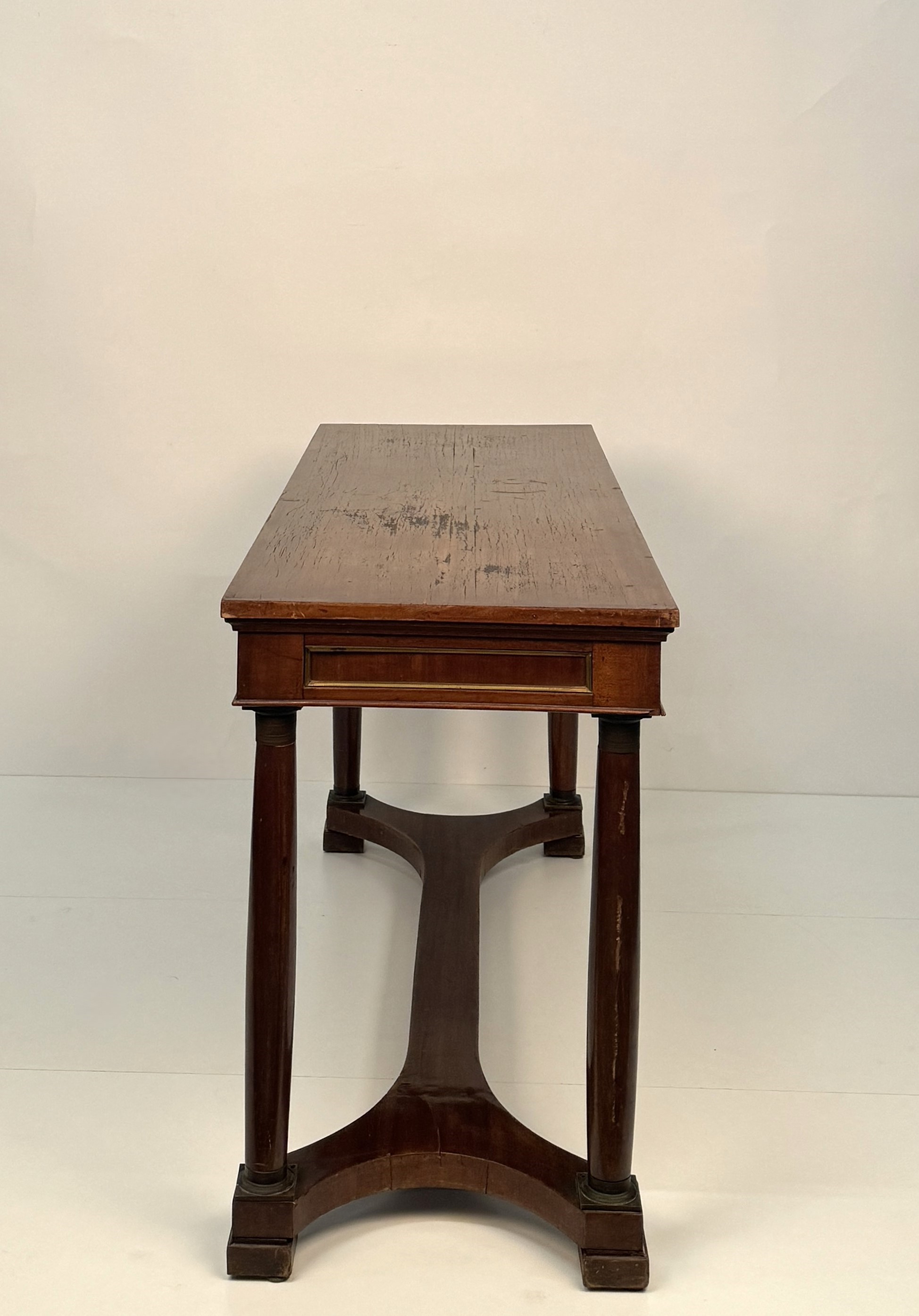 Scrivania da centro in mogano