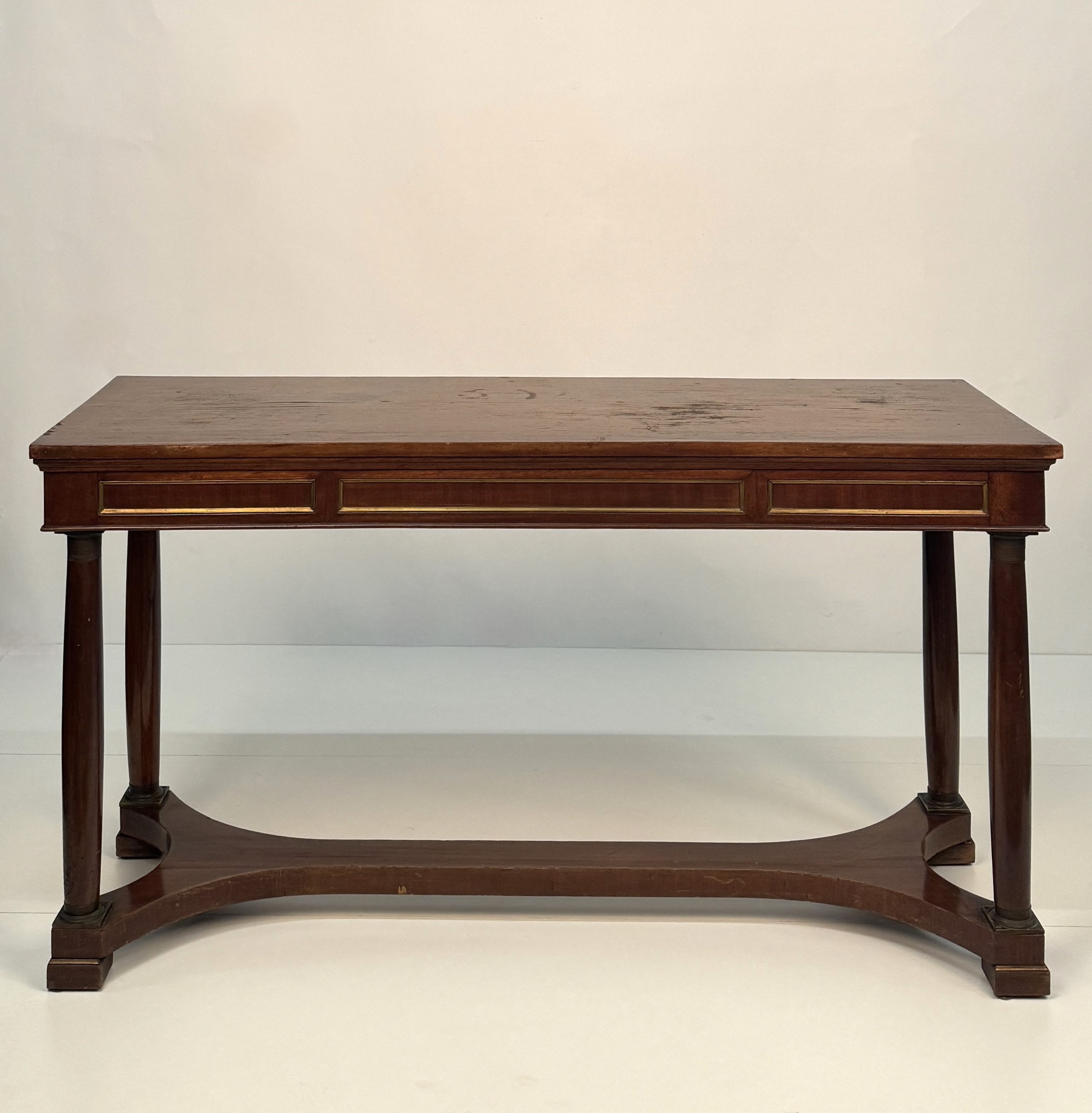 Scrivania da centro in mogano