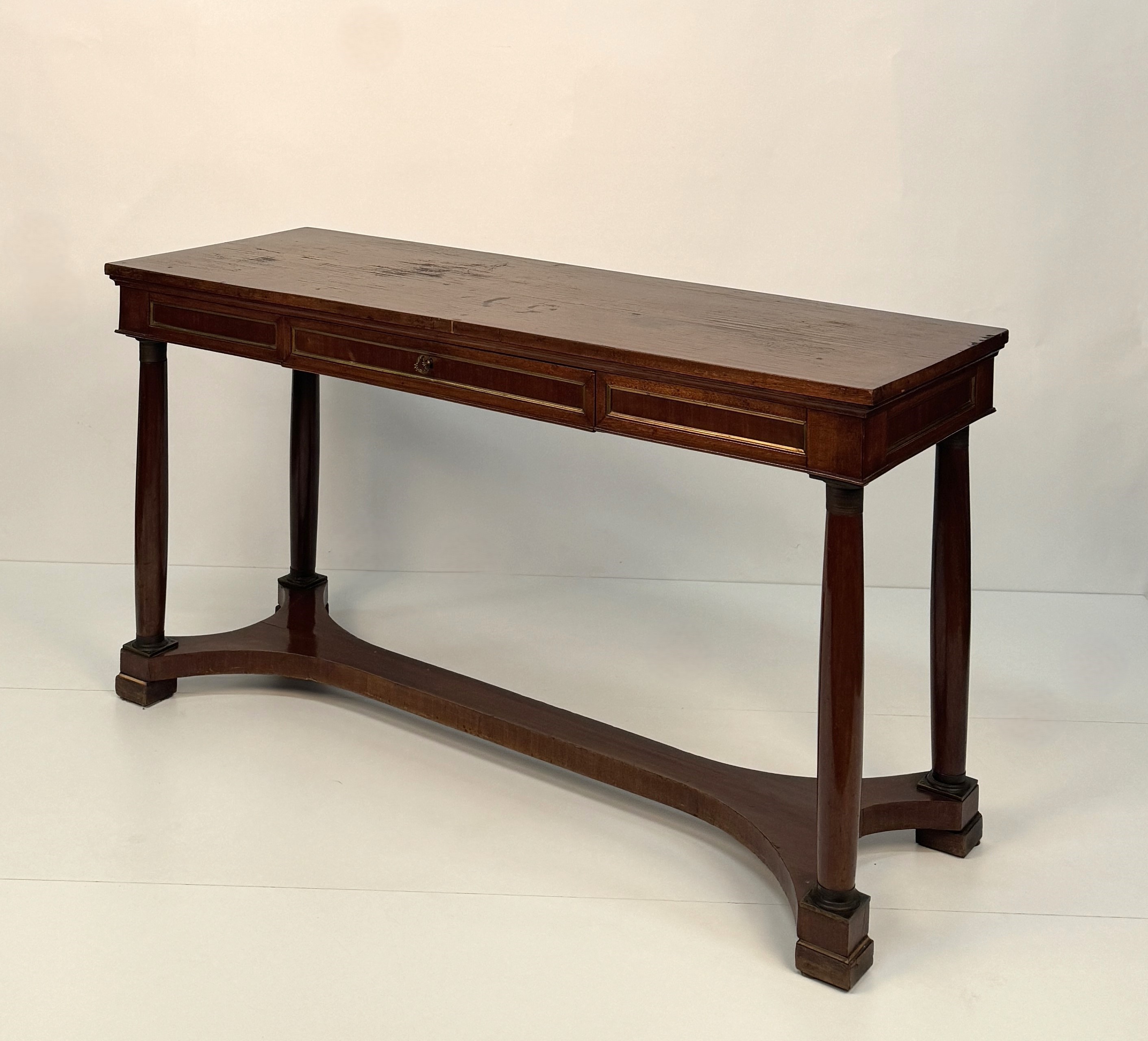 Scrivania da centro in mogano