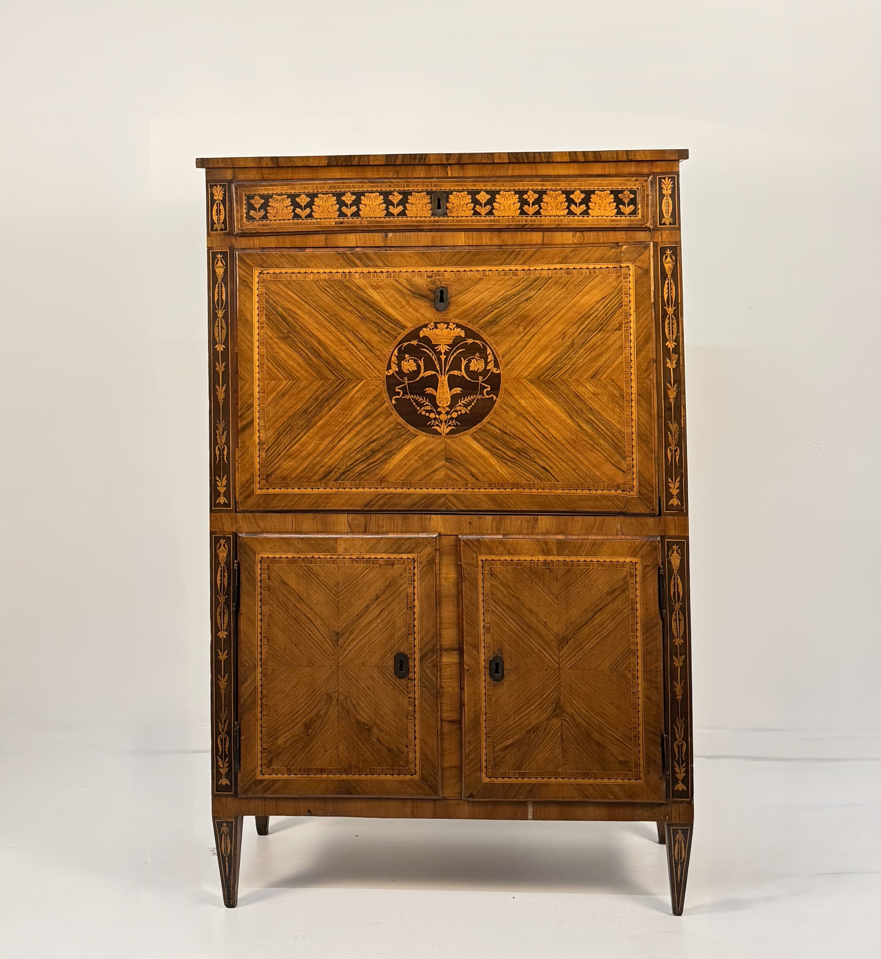 Secretaire, Lombardia