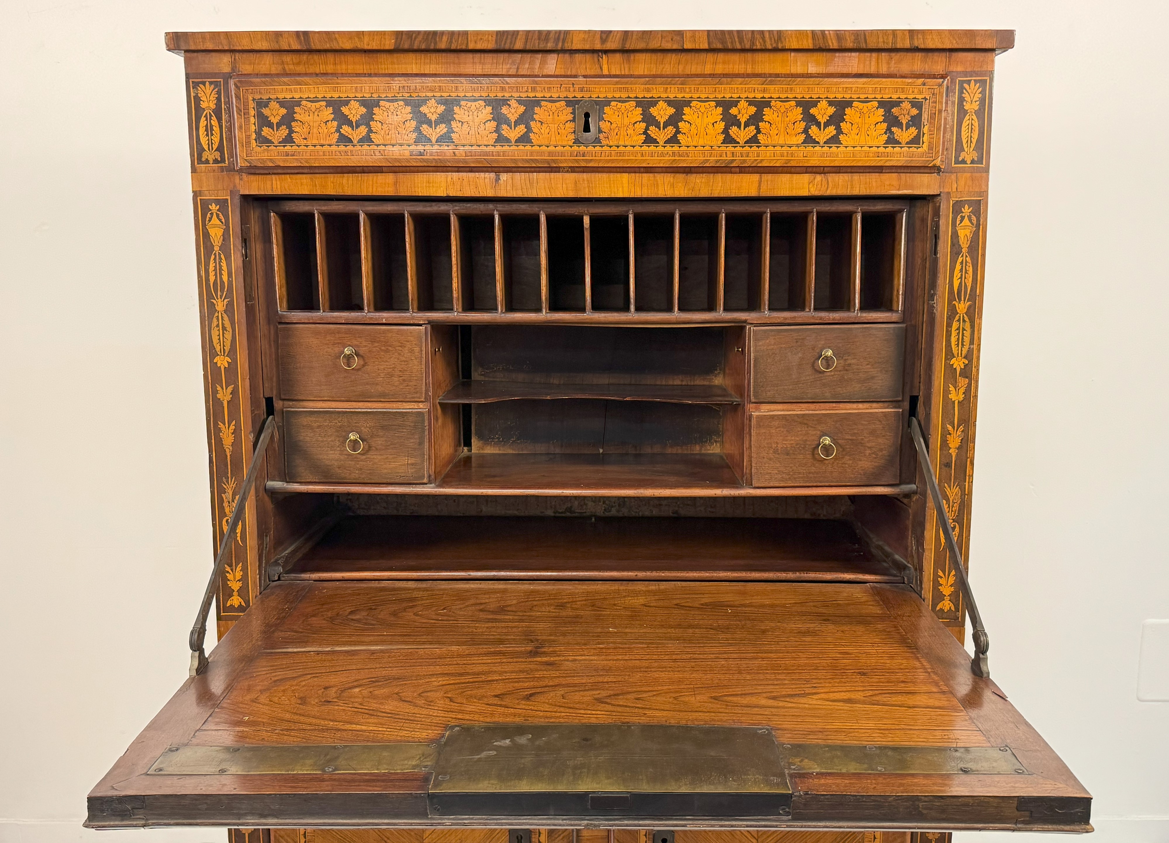 Secretaire, Lombardia