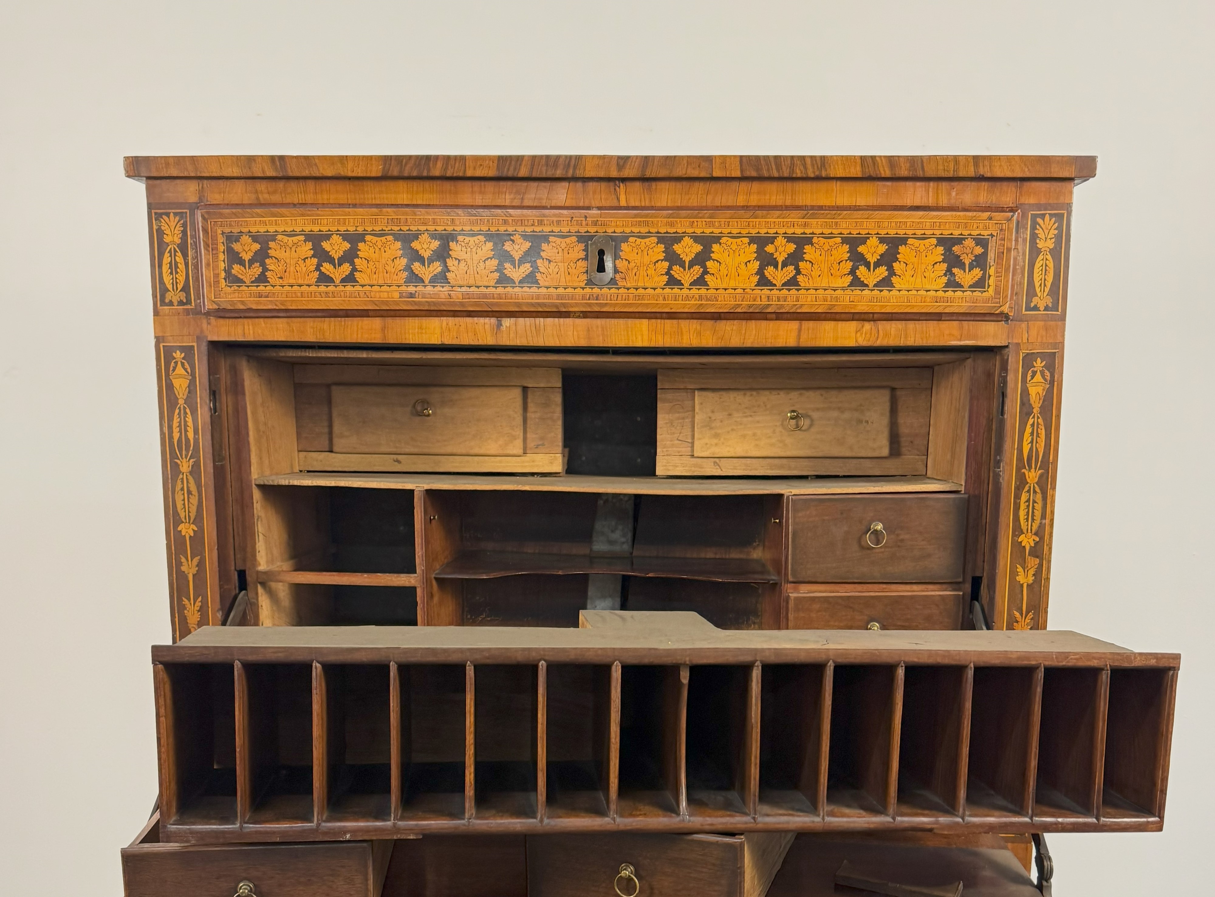 Secretaire, Lombardia