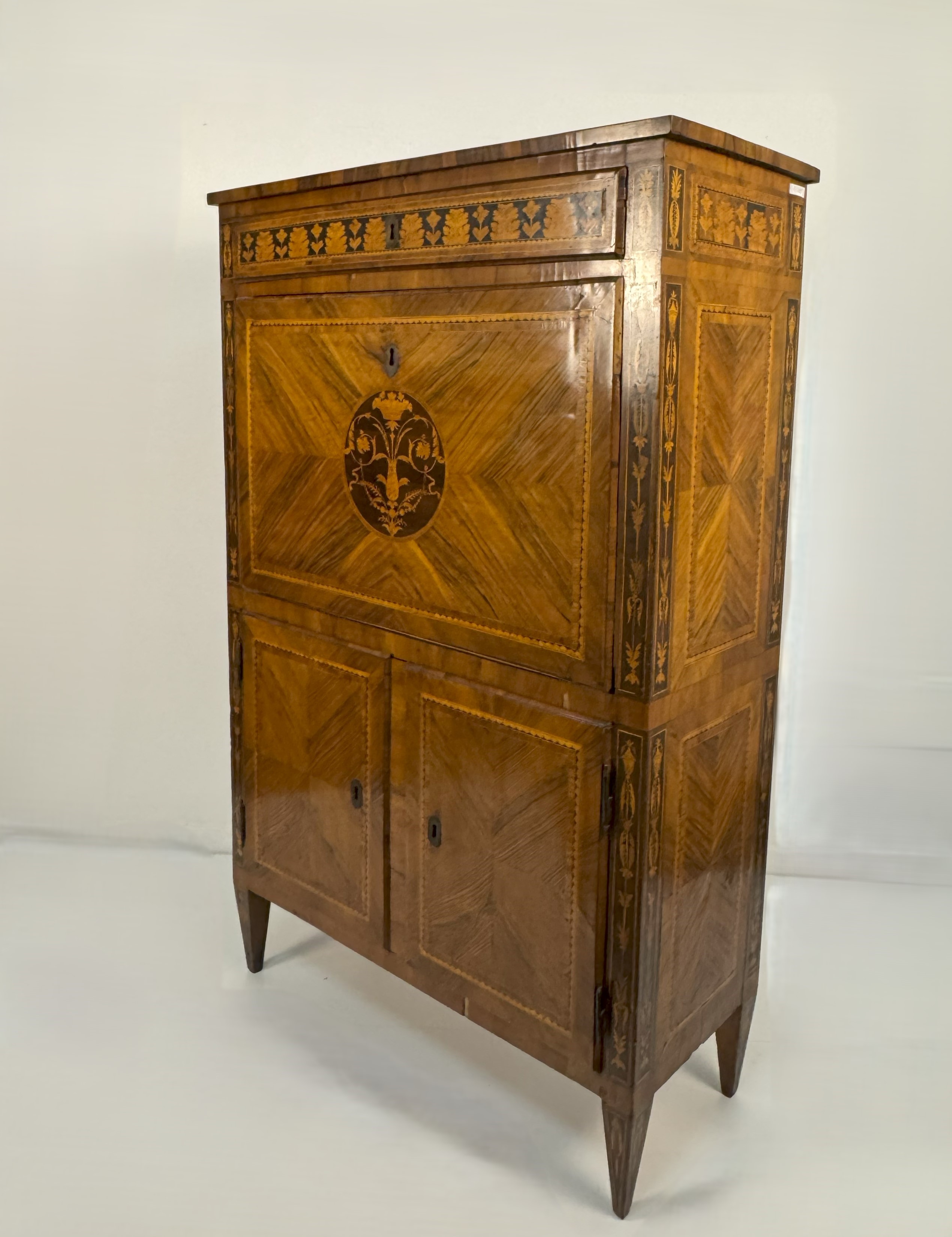 Secretaire, Lombardia