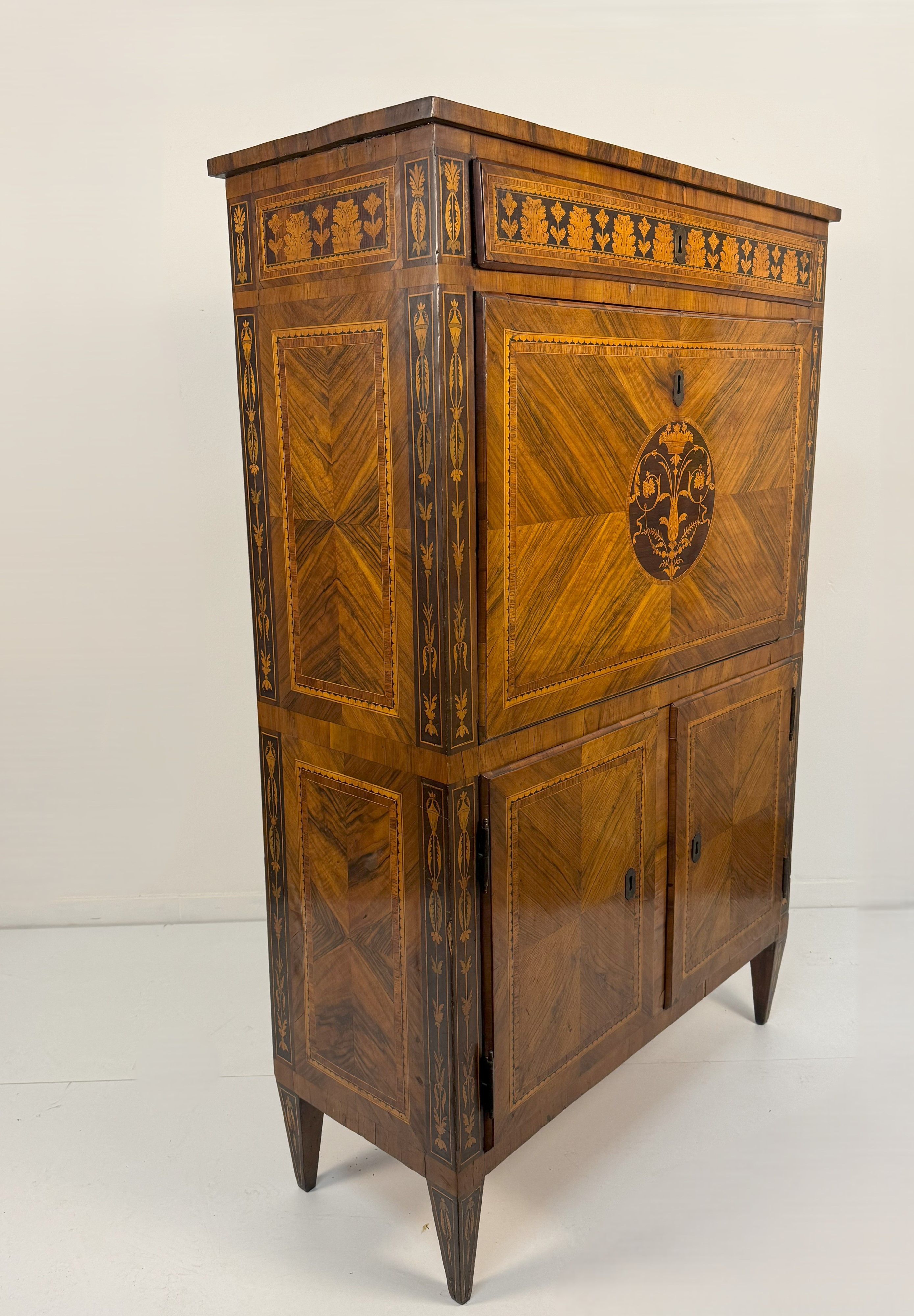 Secretaire, Lombardia