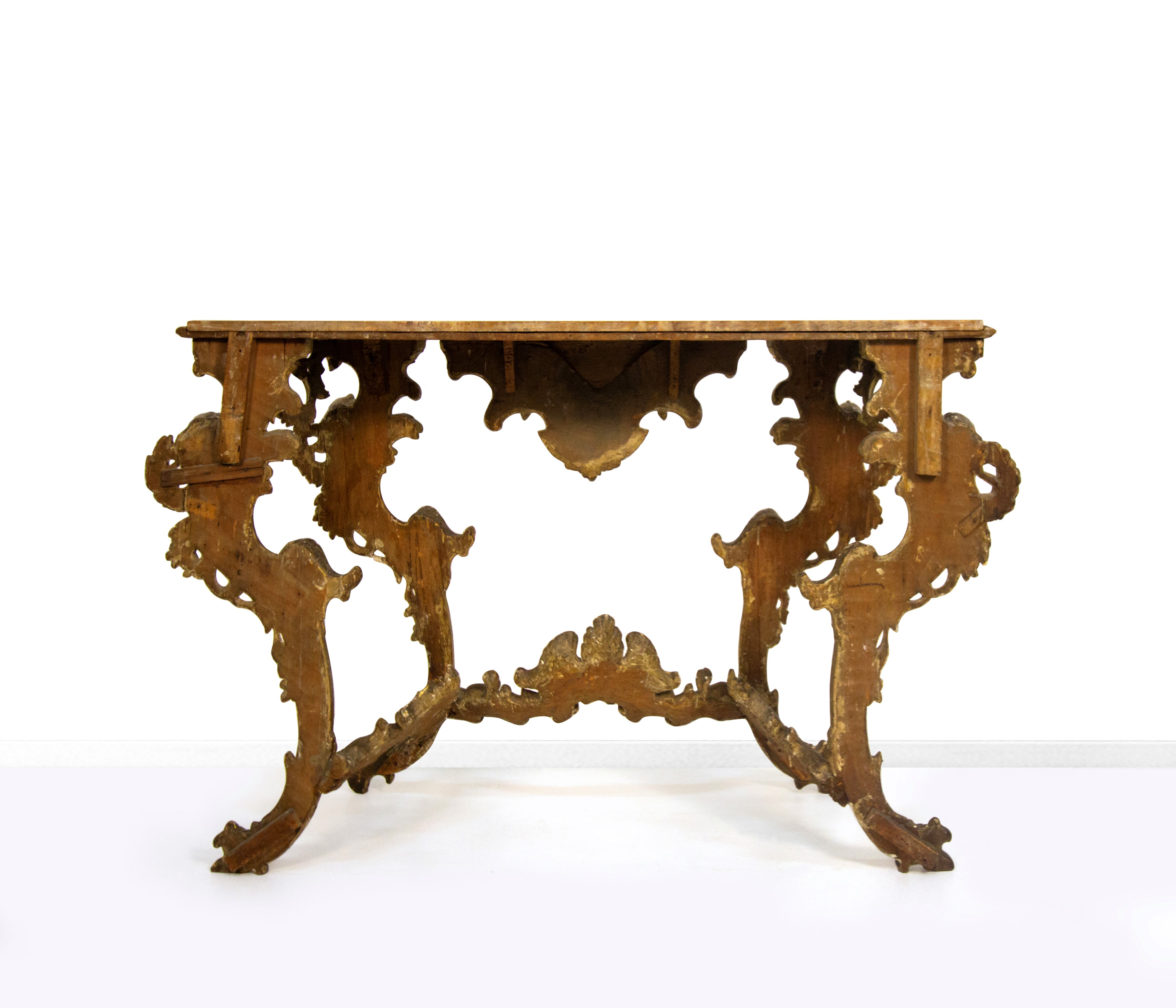 Console in legno scolpito e dorato