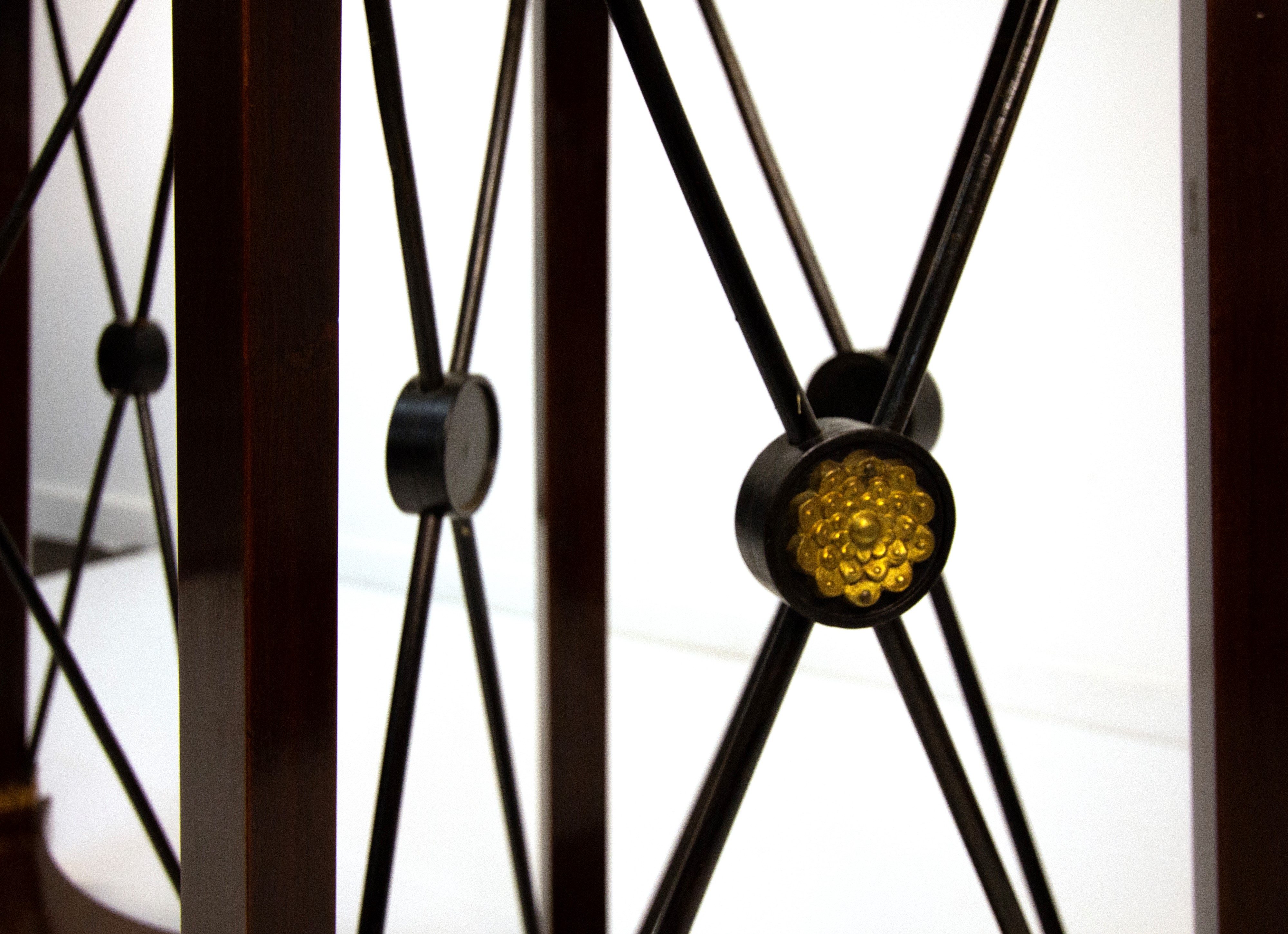 Coppia di gueridon in mogano, di gusto Impero