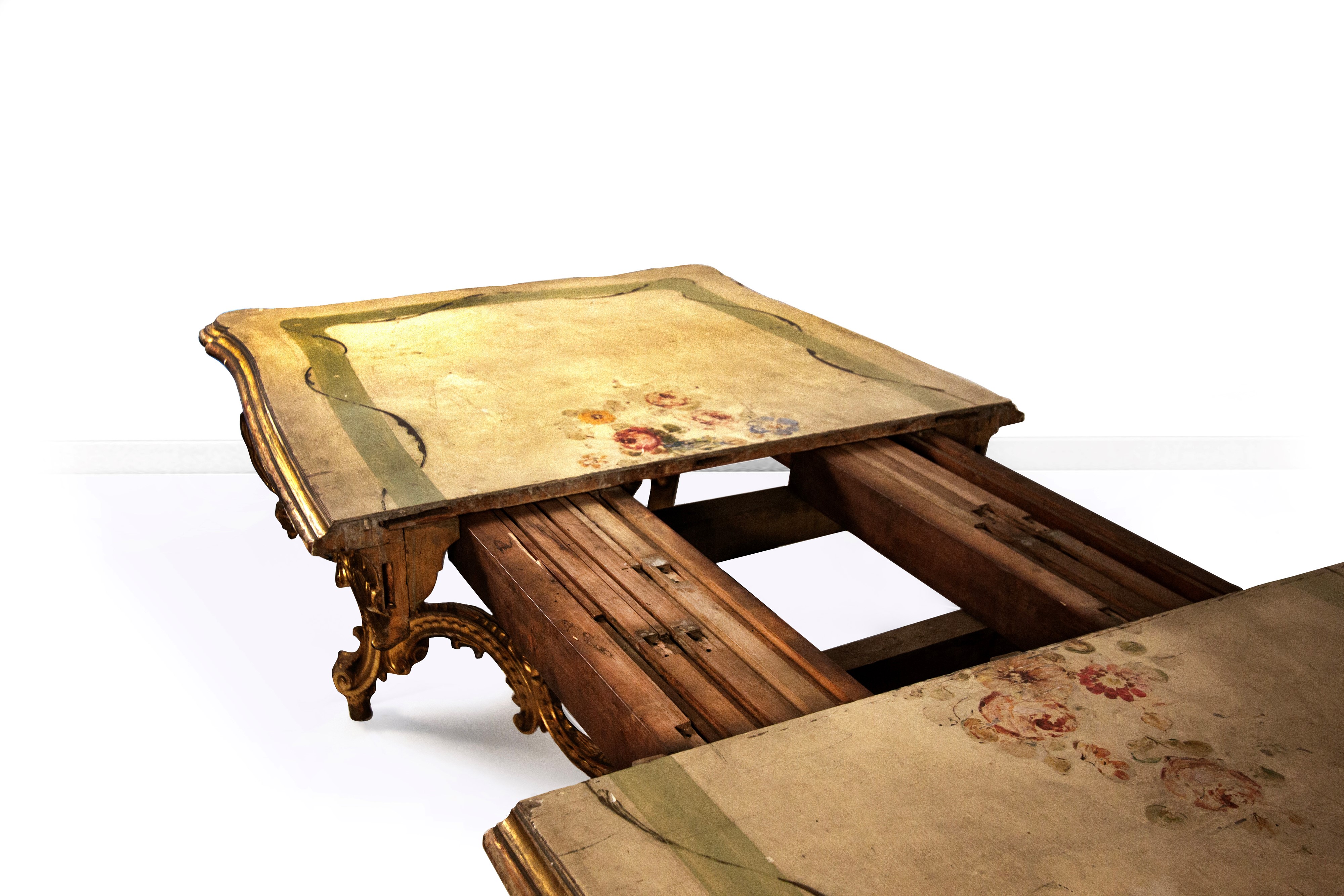 Tavolo in legno scolpito, dorato e laccato , Lombardia