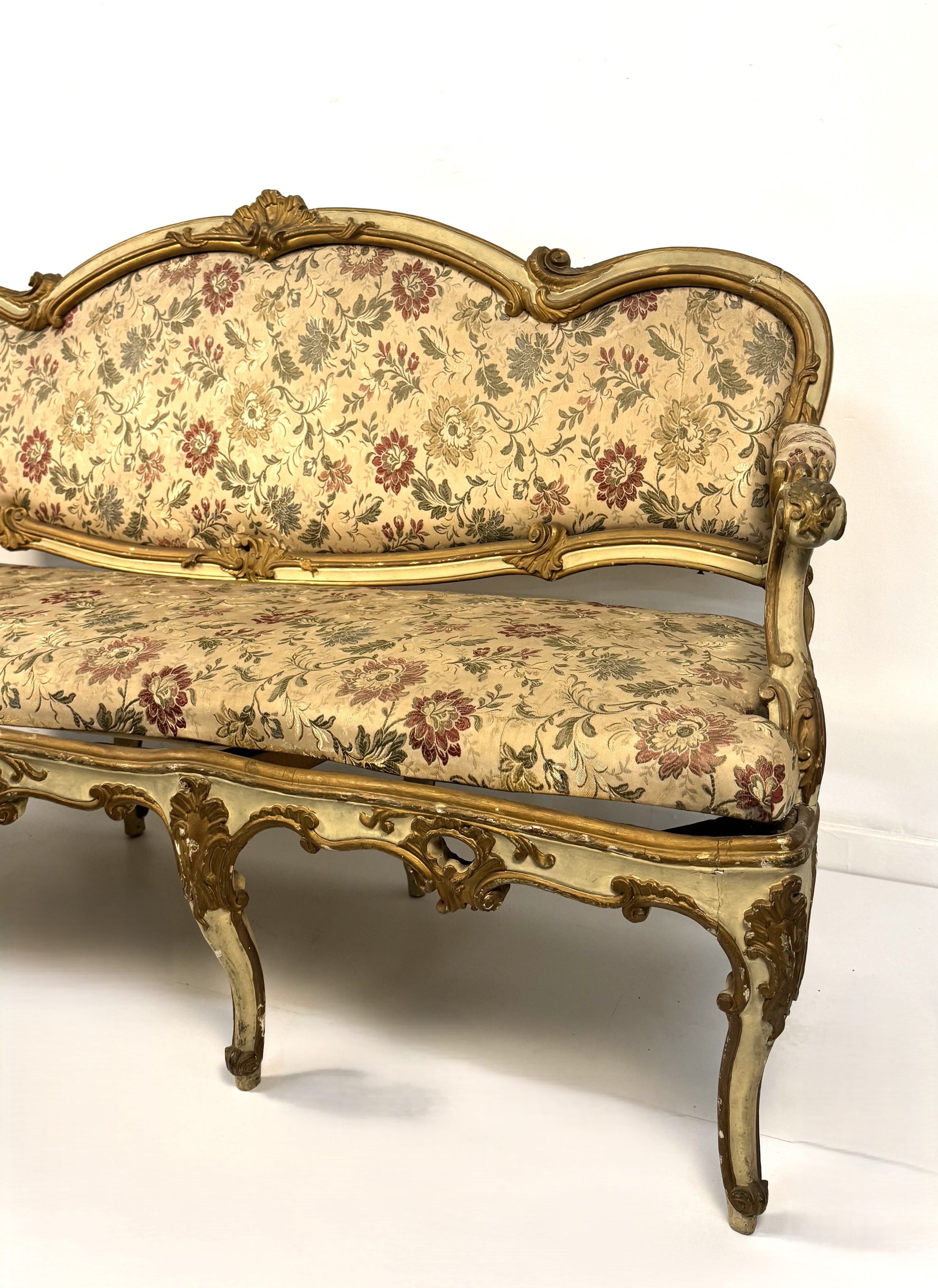 Divano in legno laccato e dorato, Lombardia