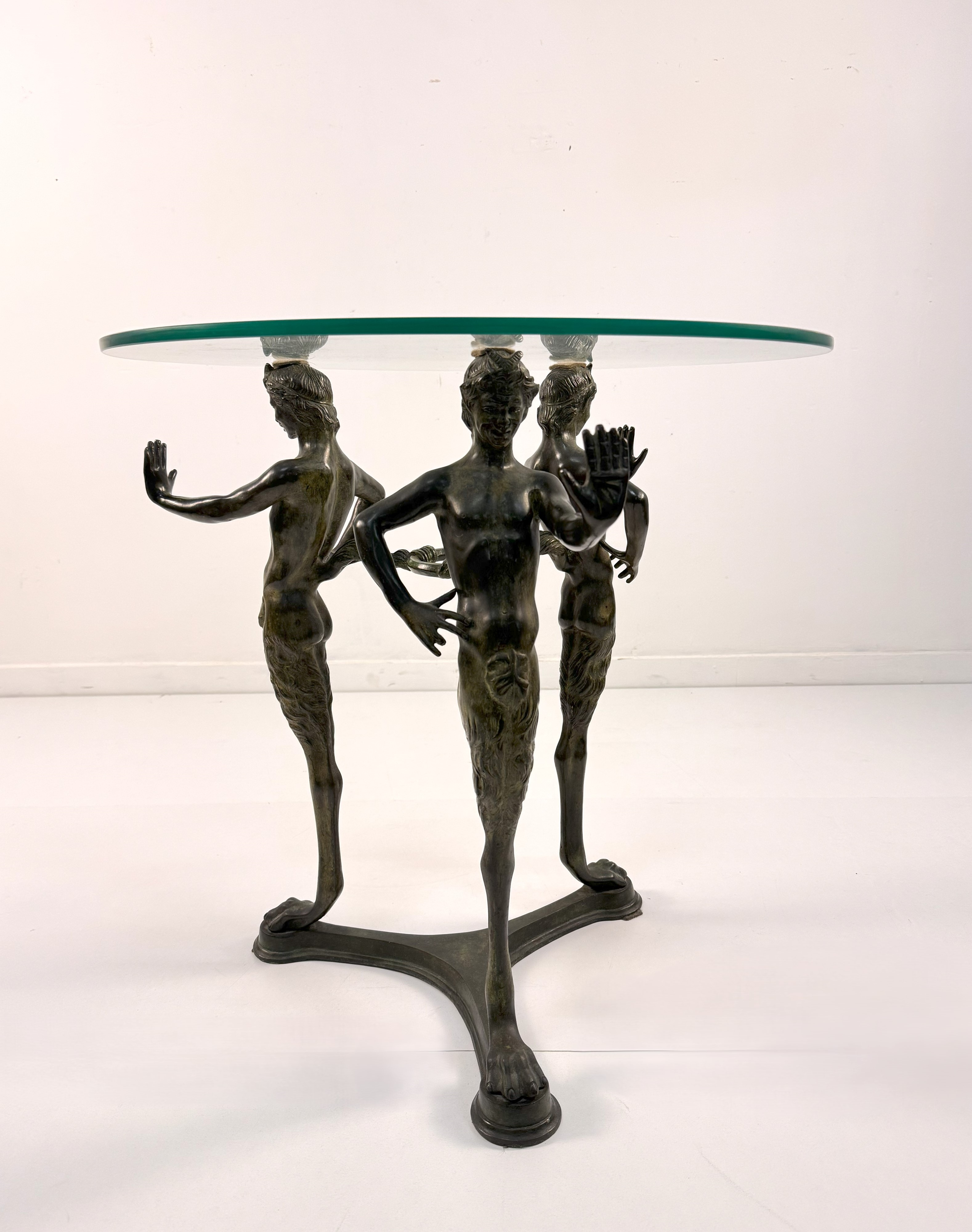 Tavolo basso con base tripode in bronzo