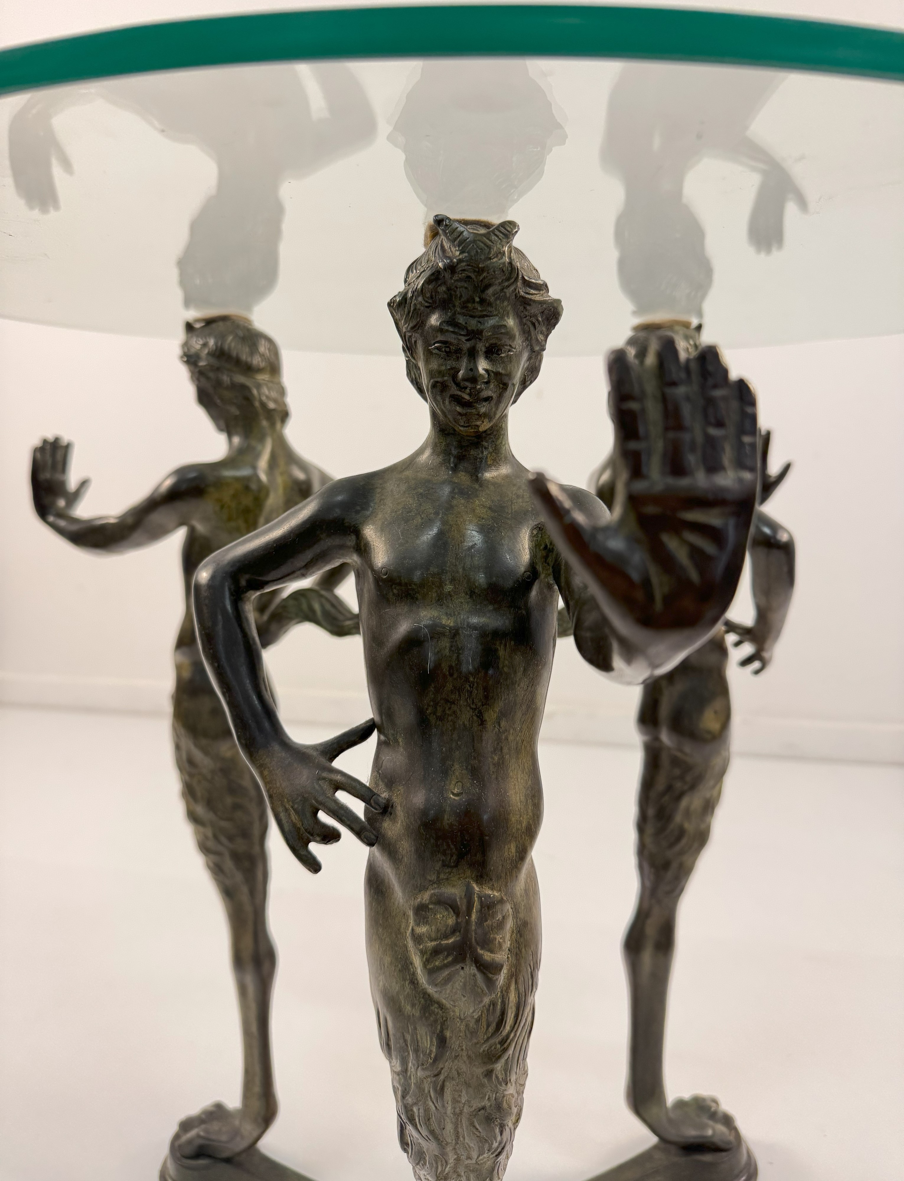 Tavolo basso con base tripode in bronzo