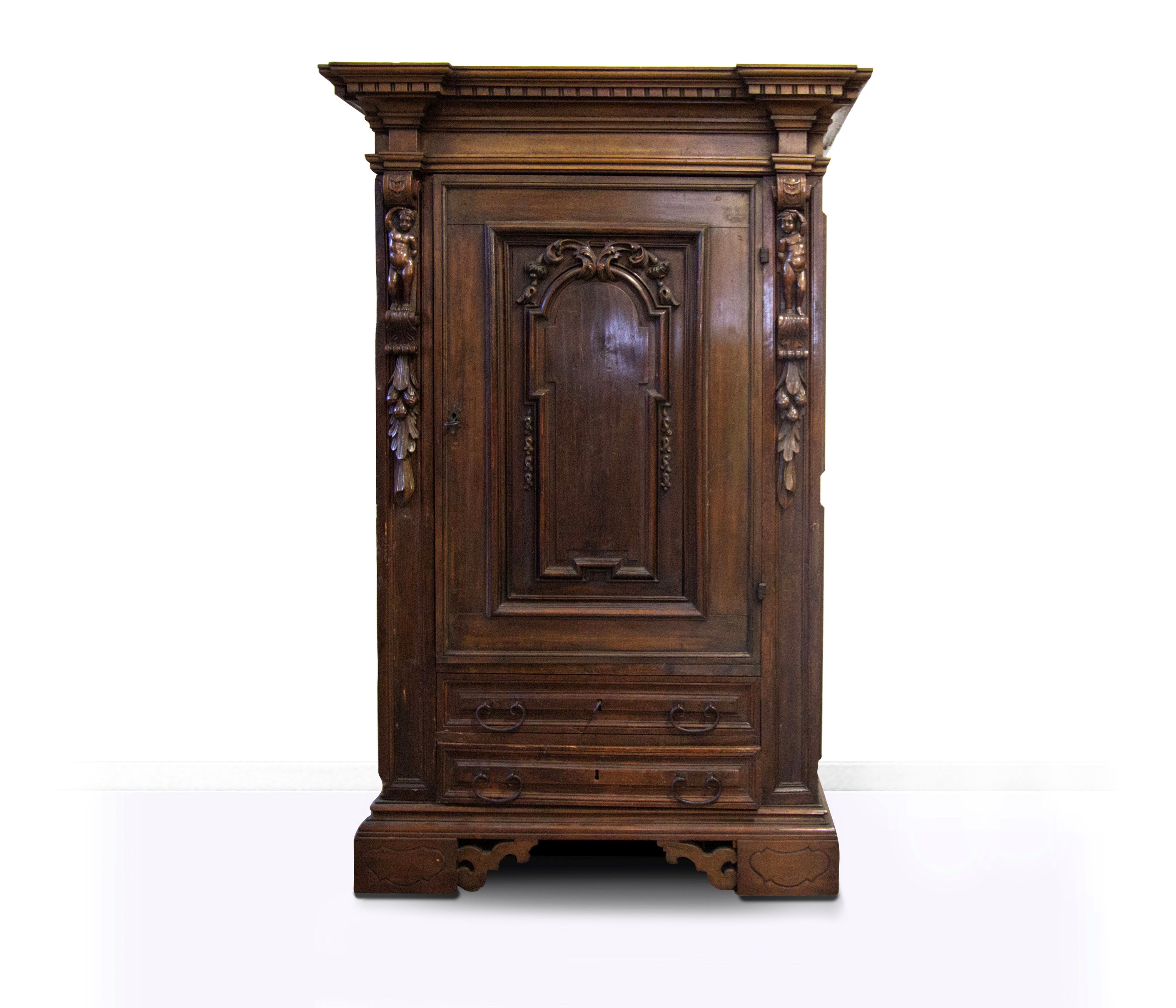 Credenza in noce di gusto neorinascimentale e ricostruito con elementi antichi