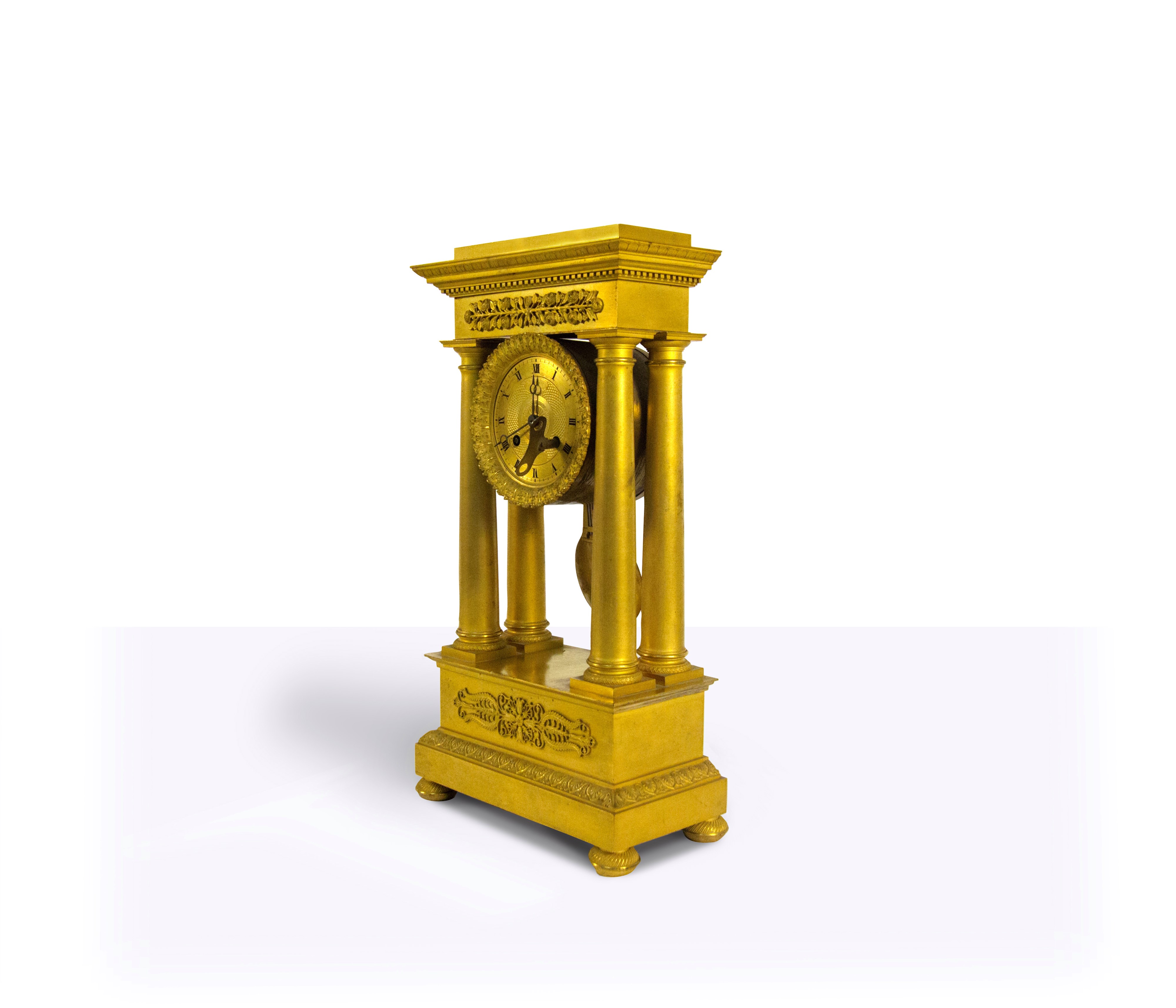 Orologio a portico in bronzo dorato, Francia