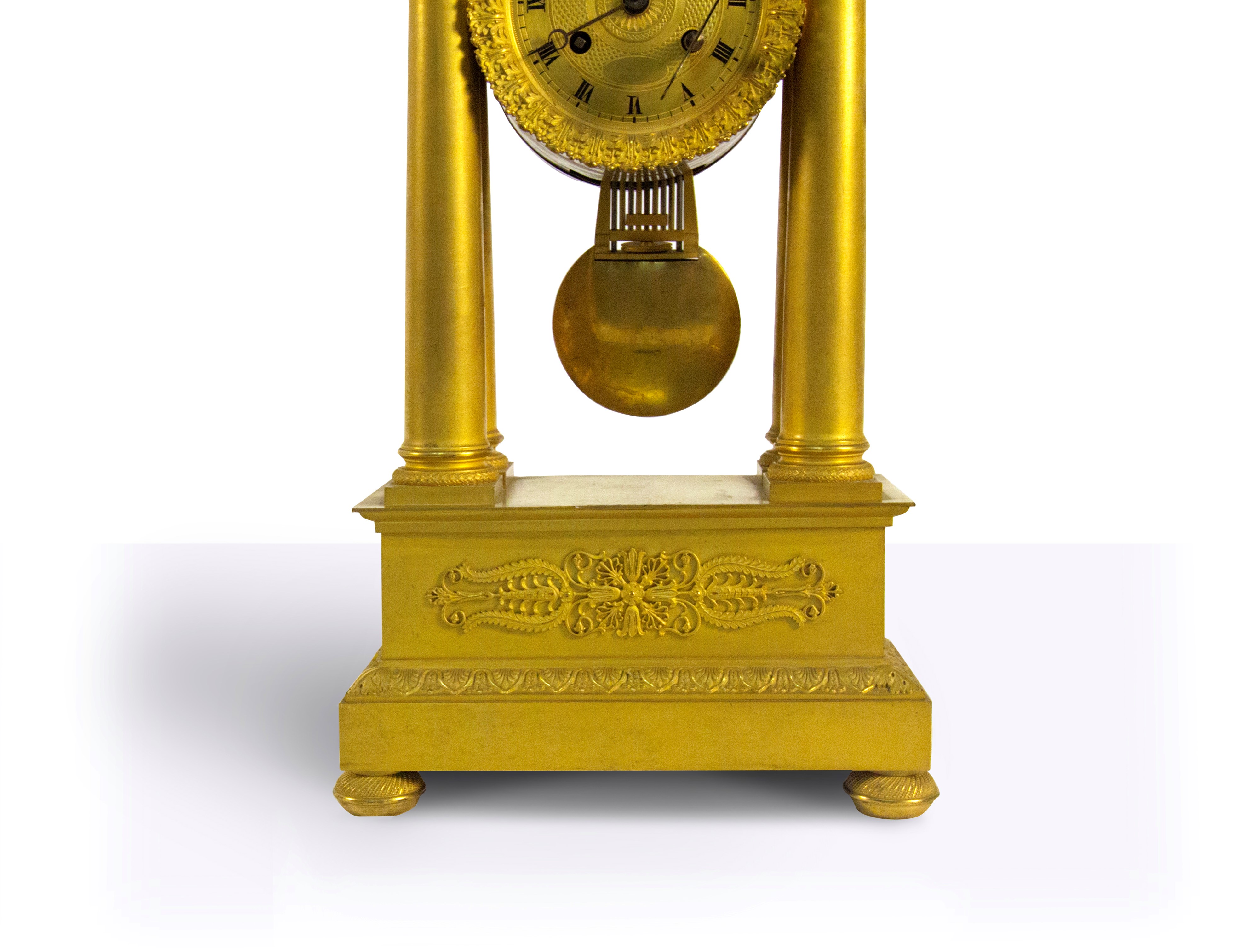 Orologio a portico in bronzo dorato, Francia