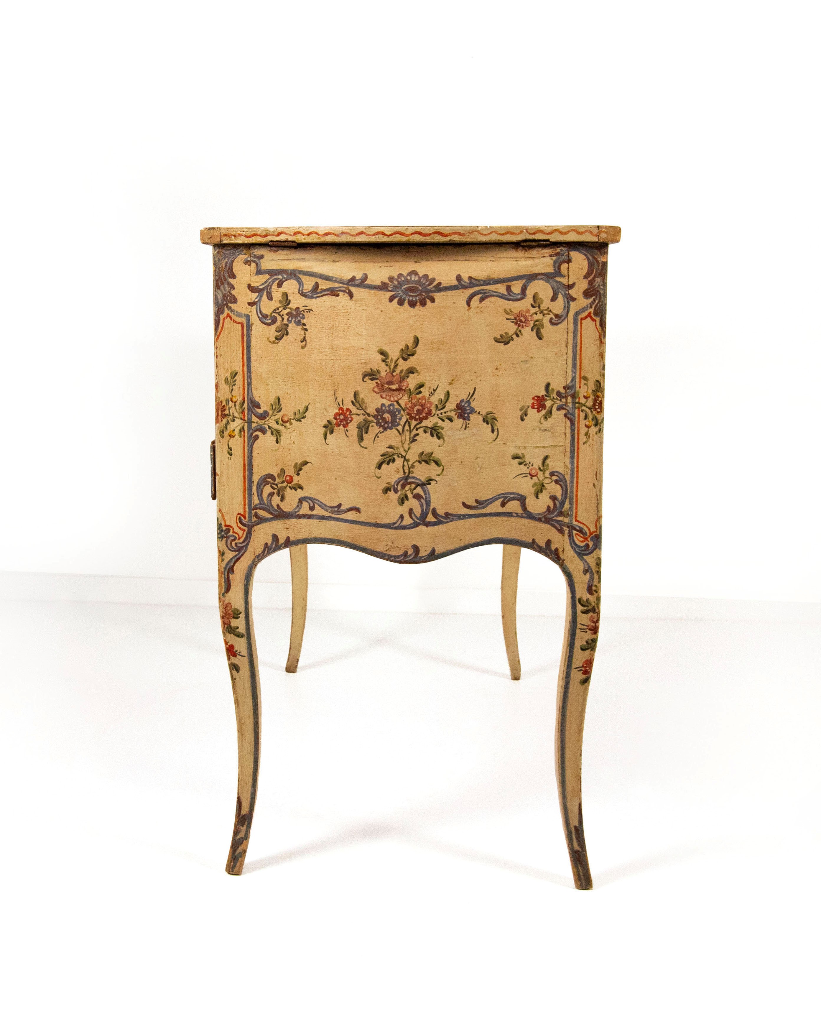 Toilette in legno laccato, Genova