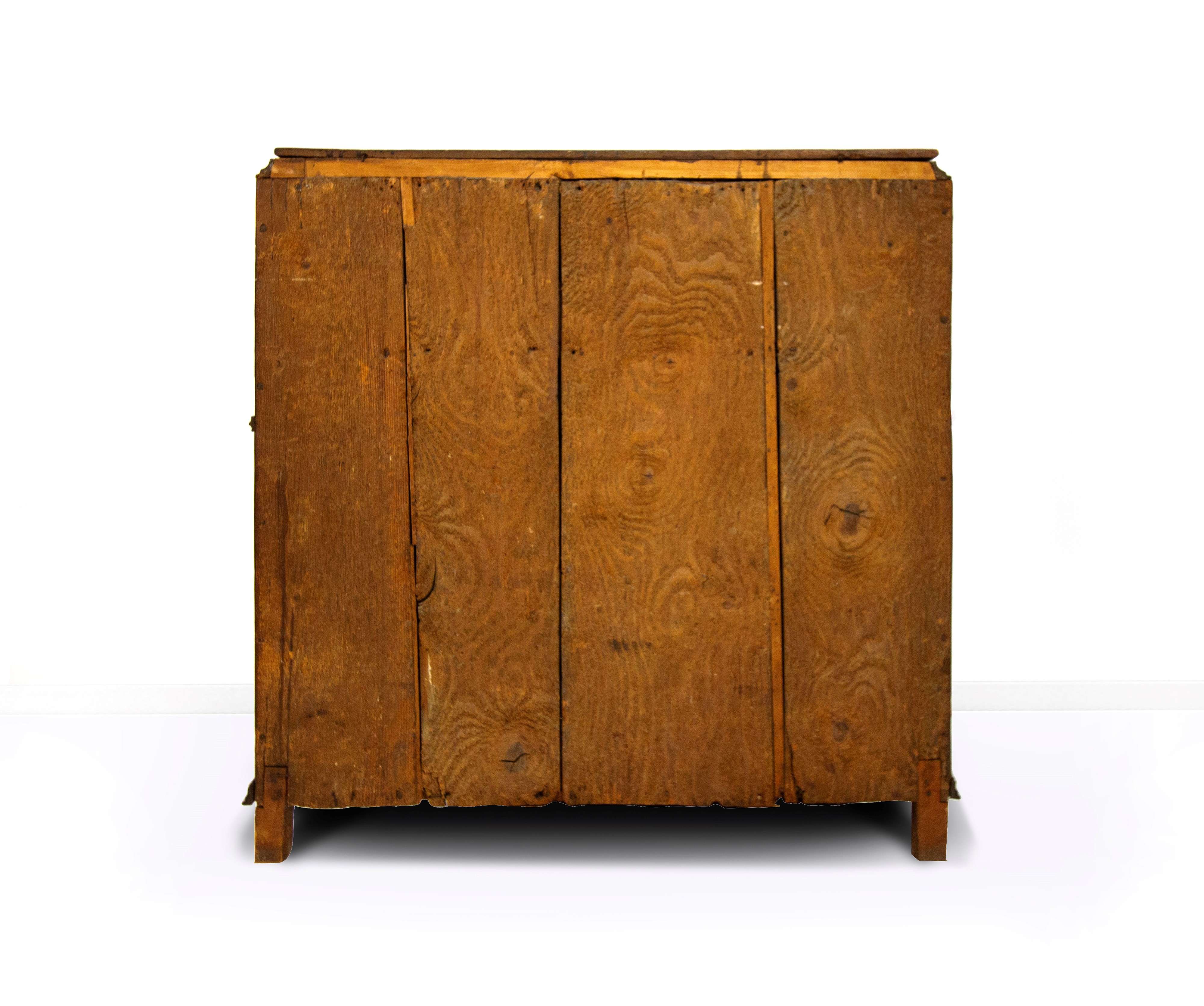 Cassettone a ribalta lastronato in radica di noce, Lombardia