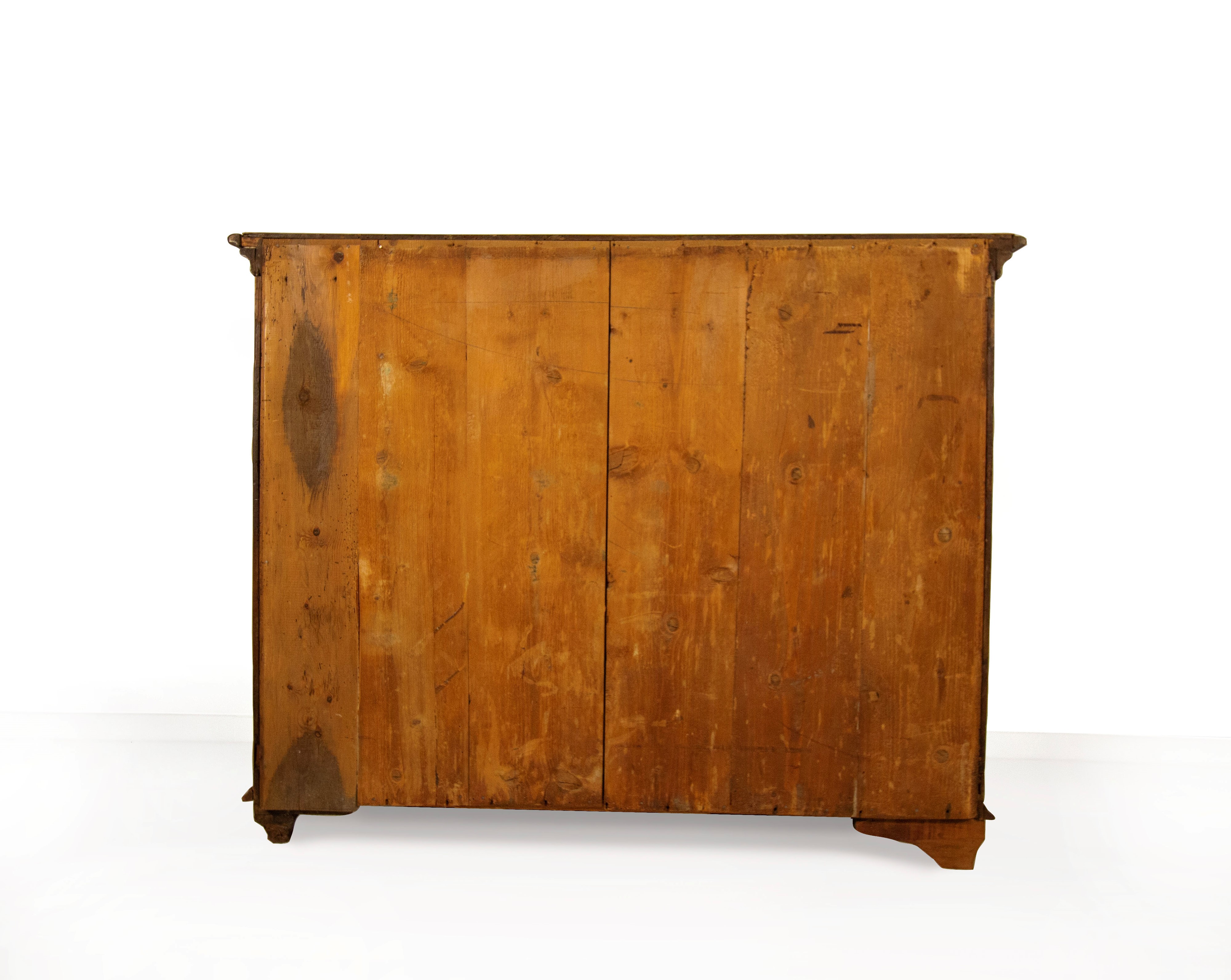 Cassettone lastronato in noce e radica, Lombardia