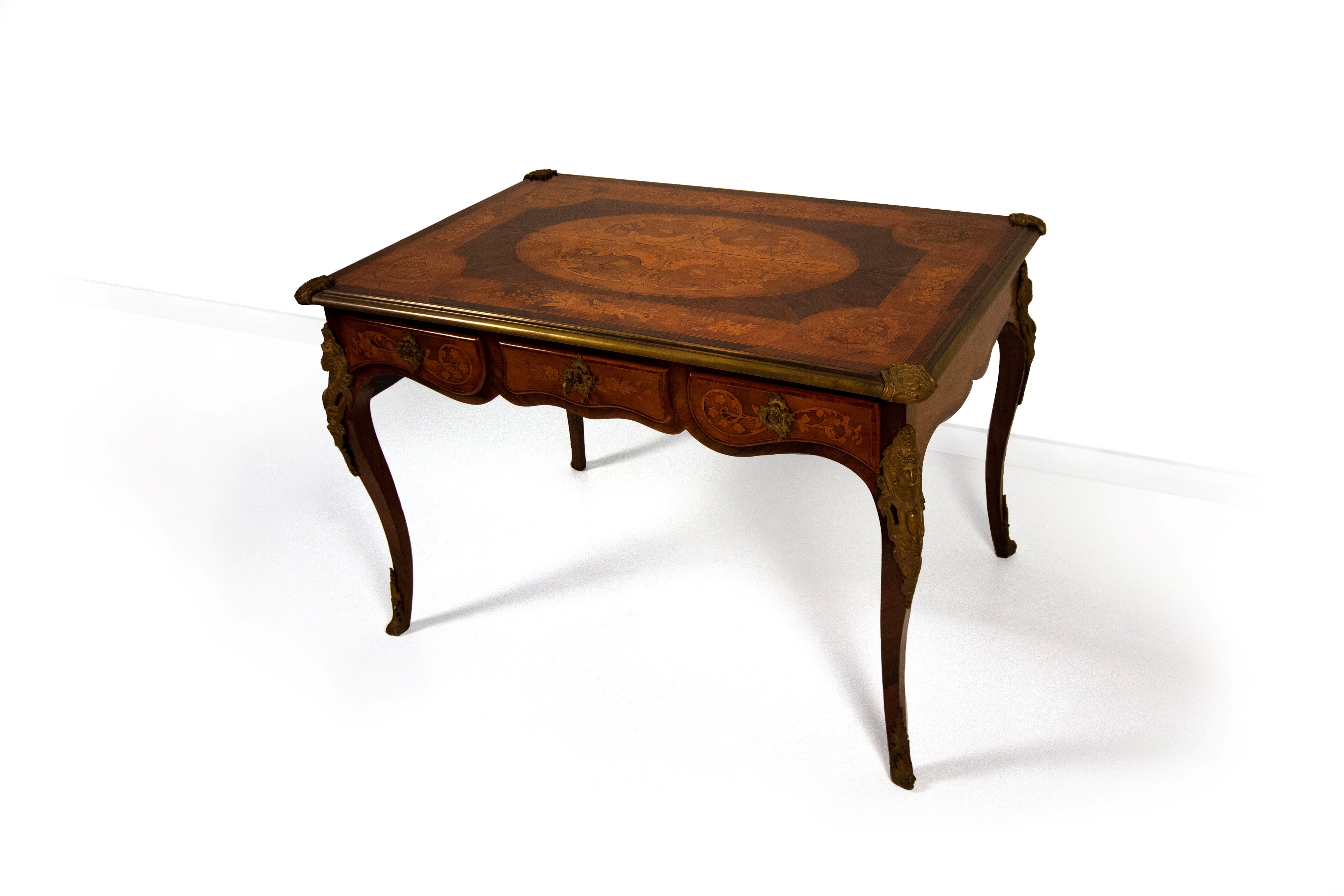 Scrivania intarsiata in legni vari