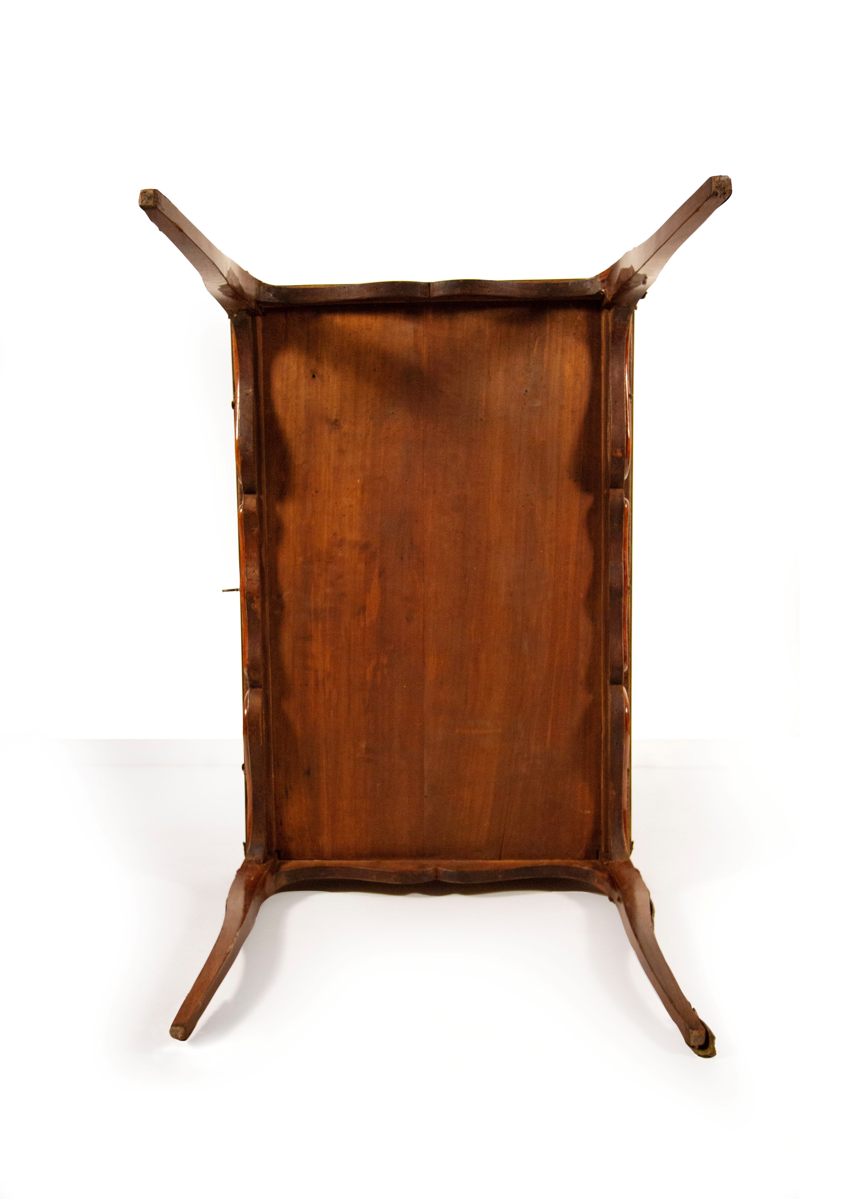 Scrivania intarsiata in legni vari