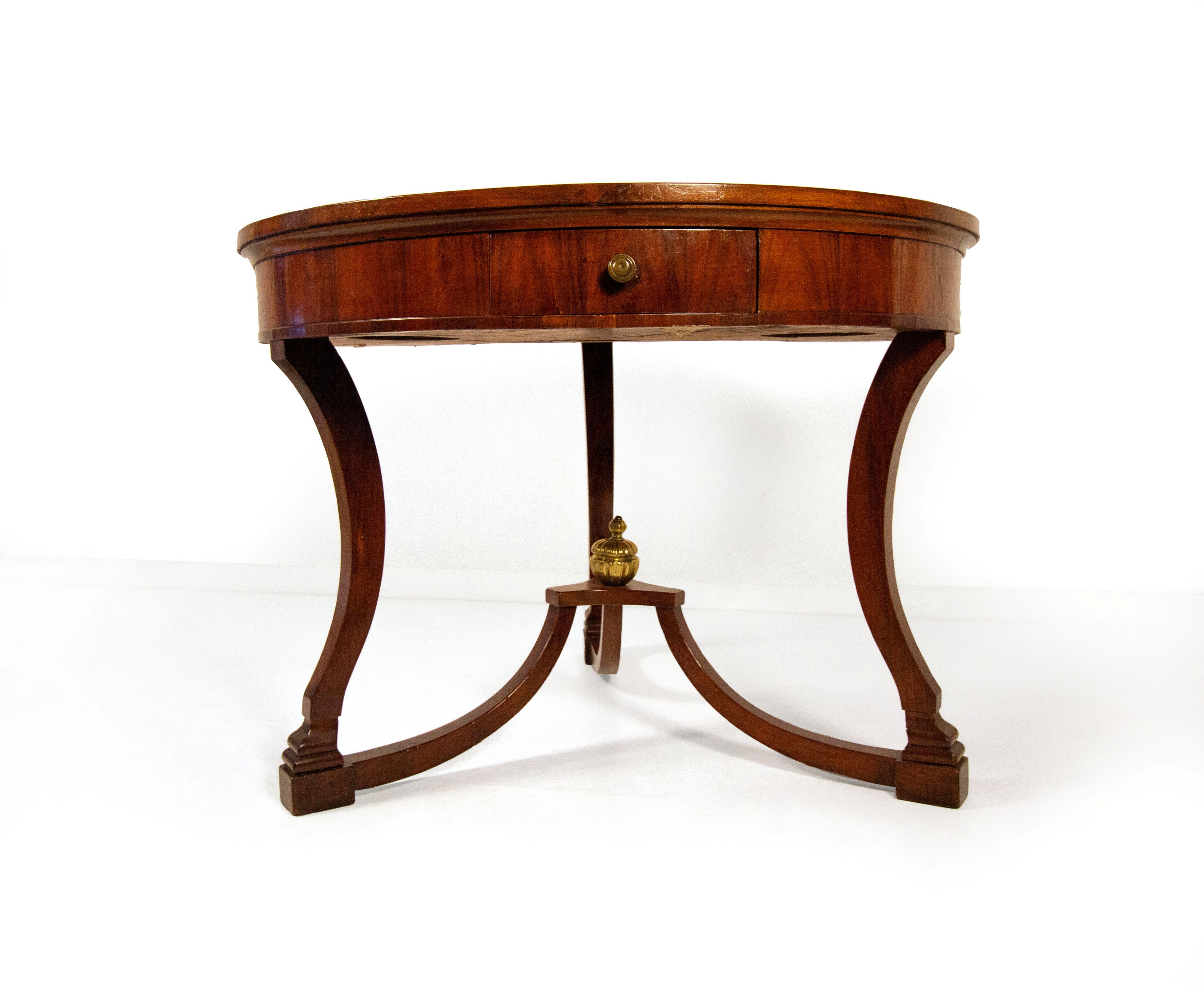 Tavolo lastronato in noce