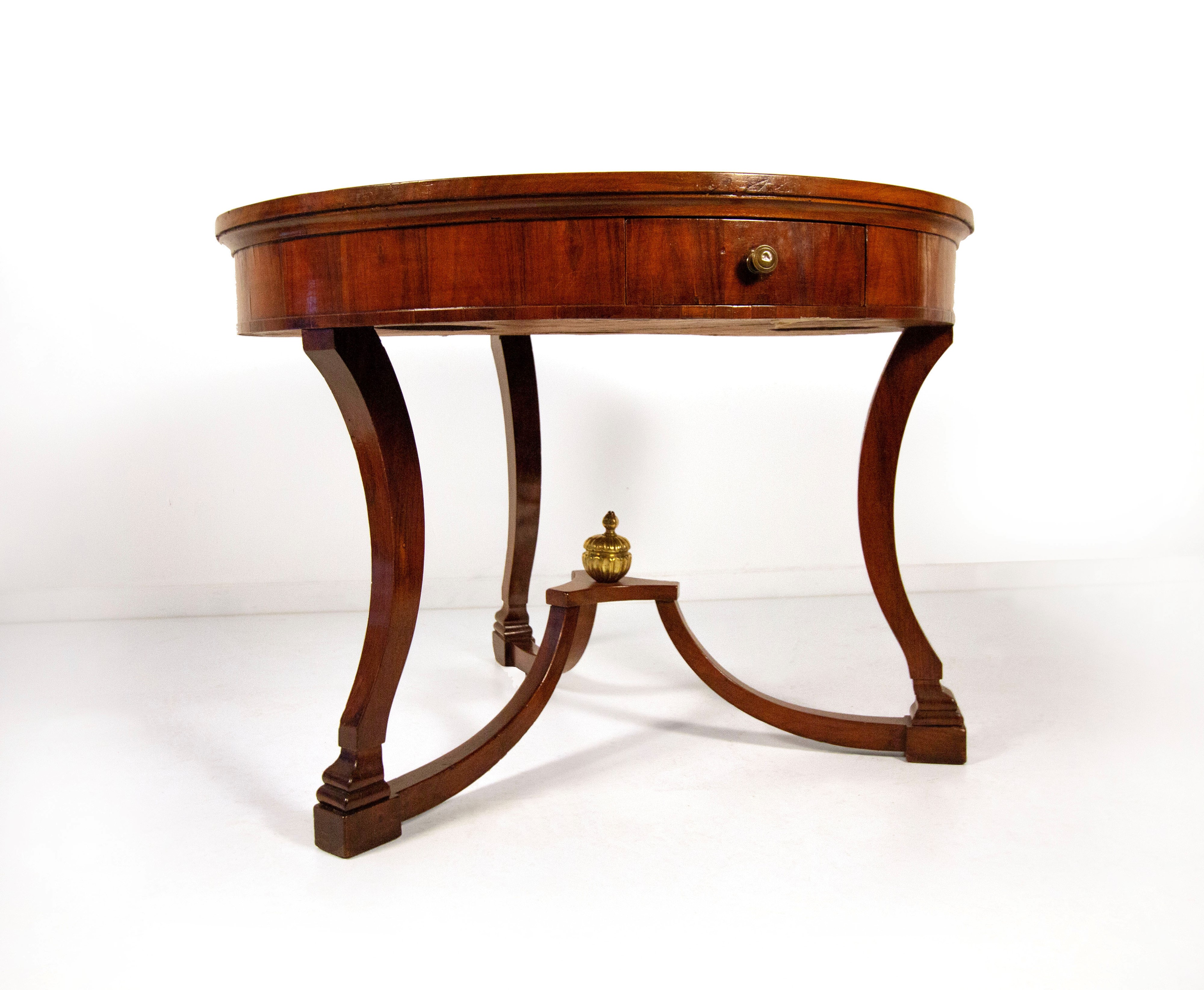 Tavolo lastronato in noce