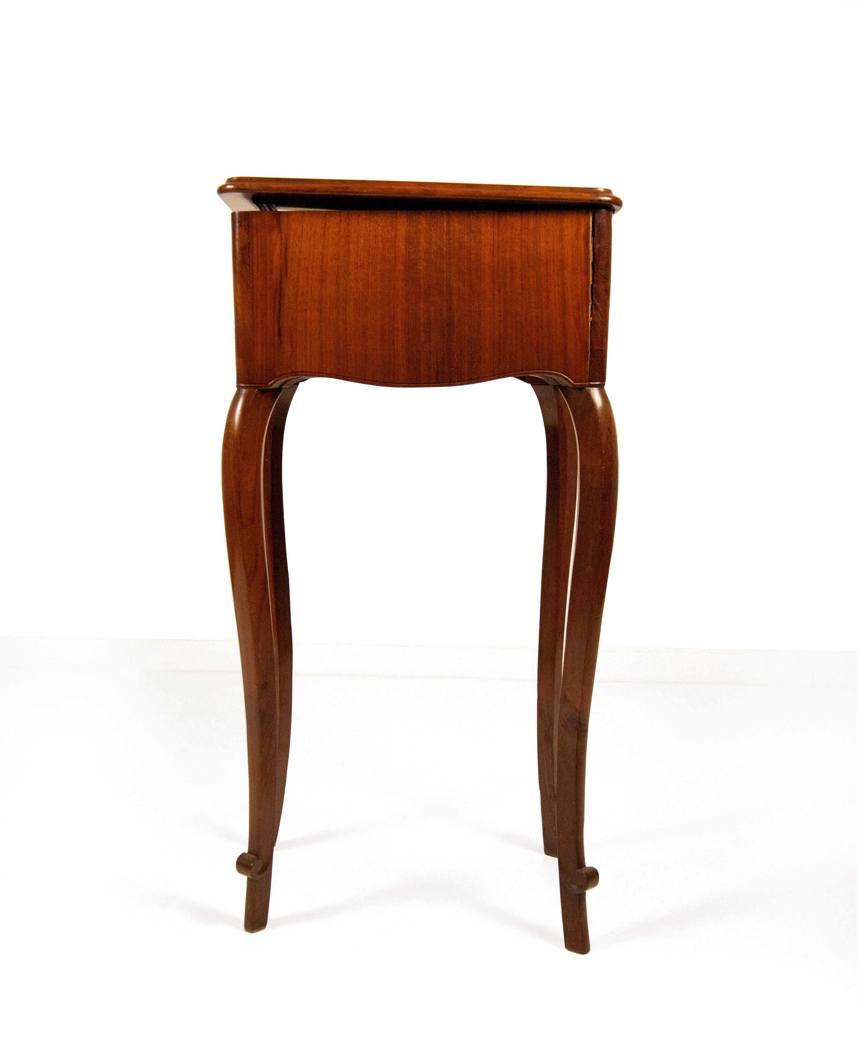 Piccola toilette lastronata in noce