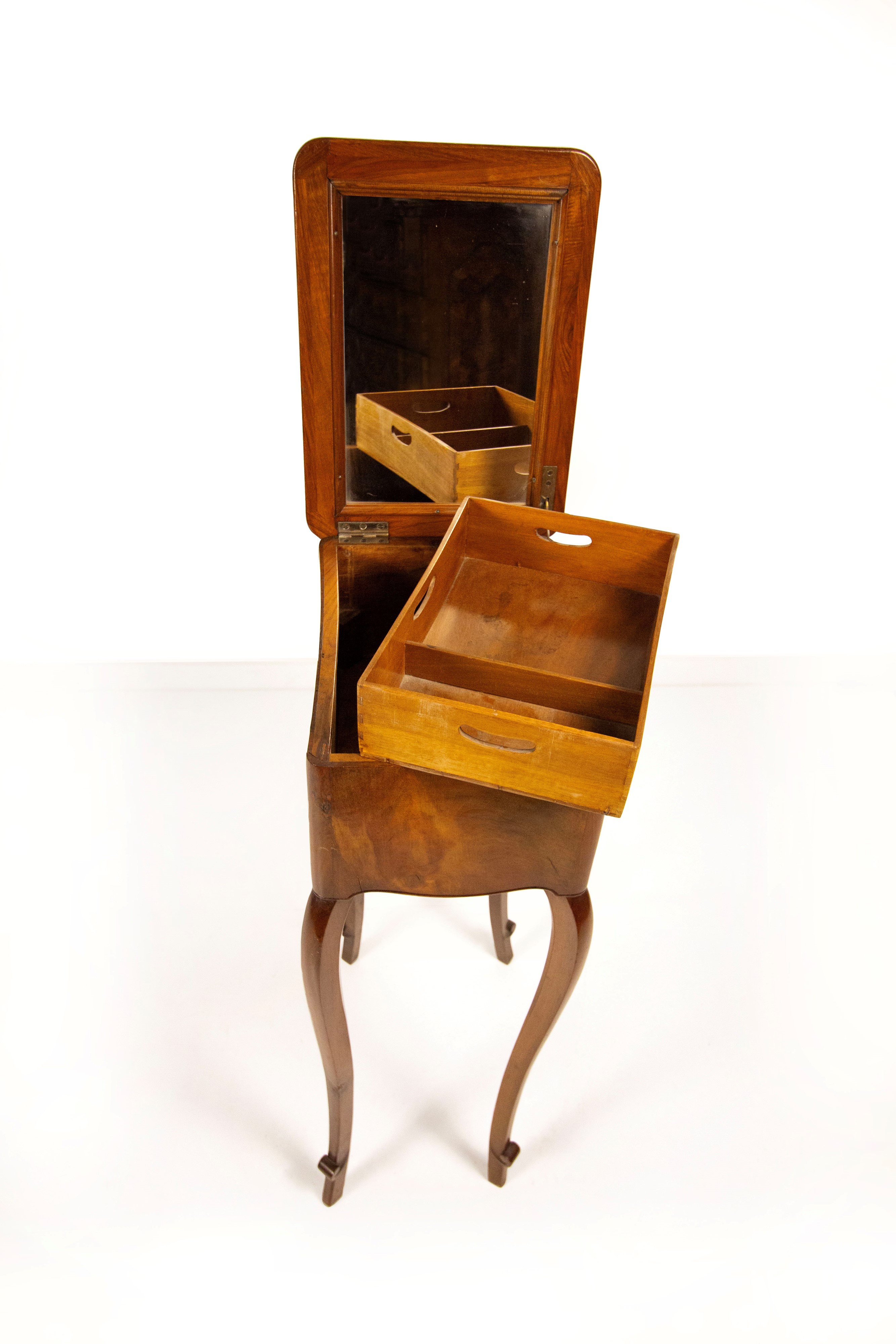 Piccola toilette lastronata in noce