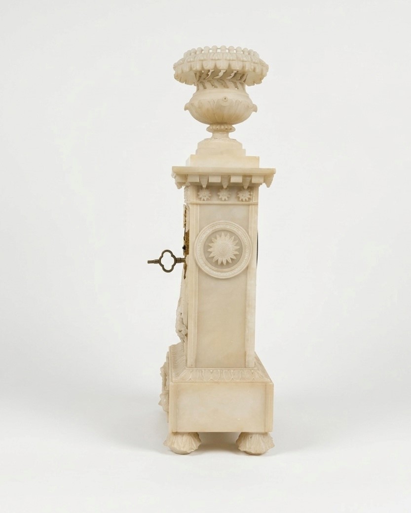 Orologio da tavolo in alabastro, Francia