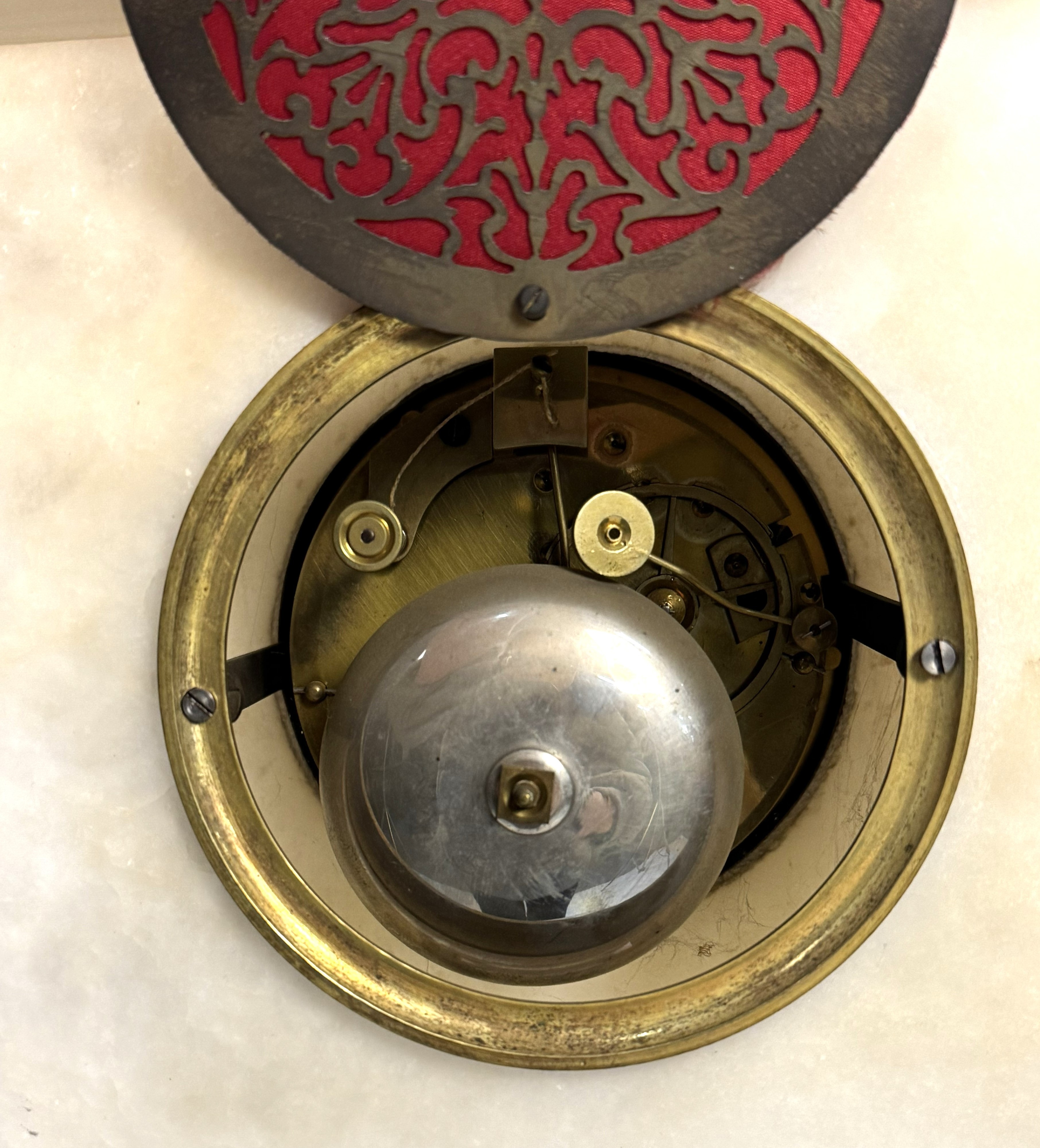 Orologio da tavolo in alabastro, Francia