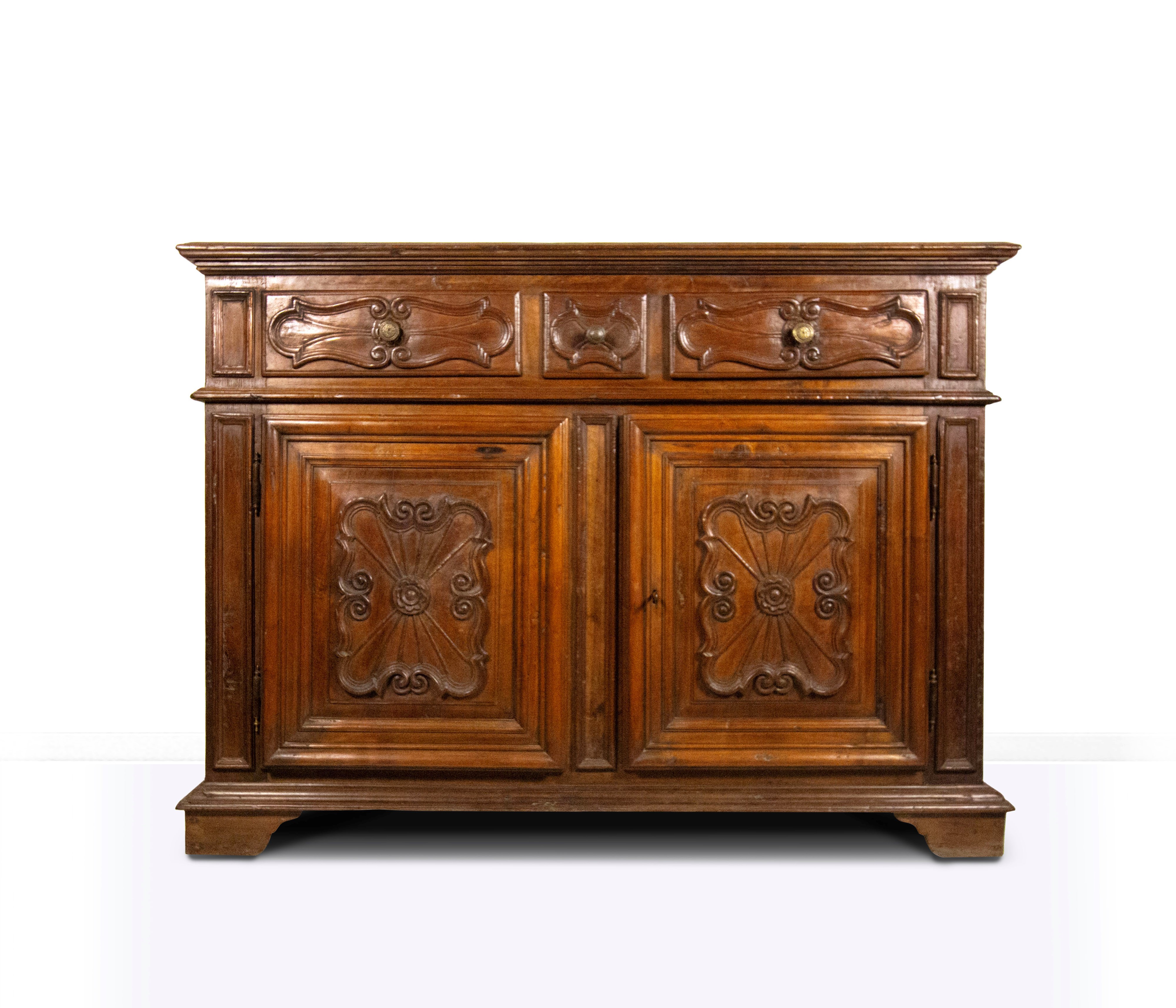 Credenza in noce, Piemonte
