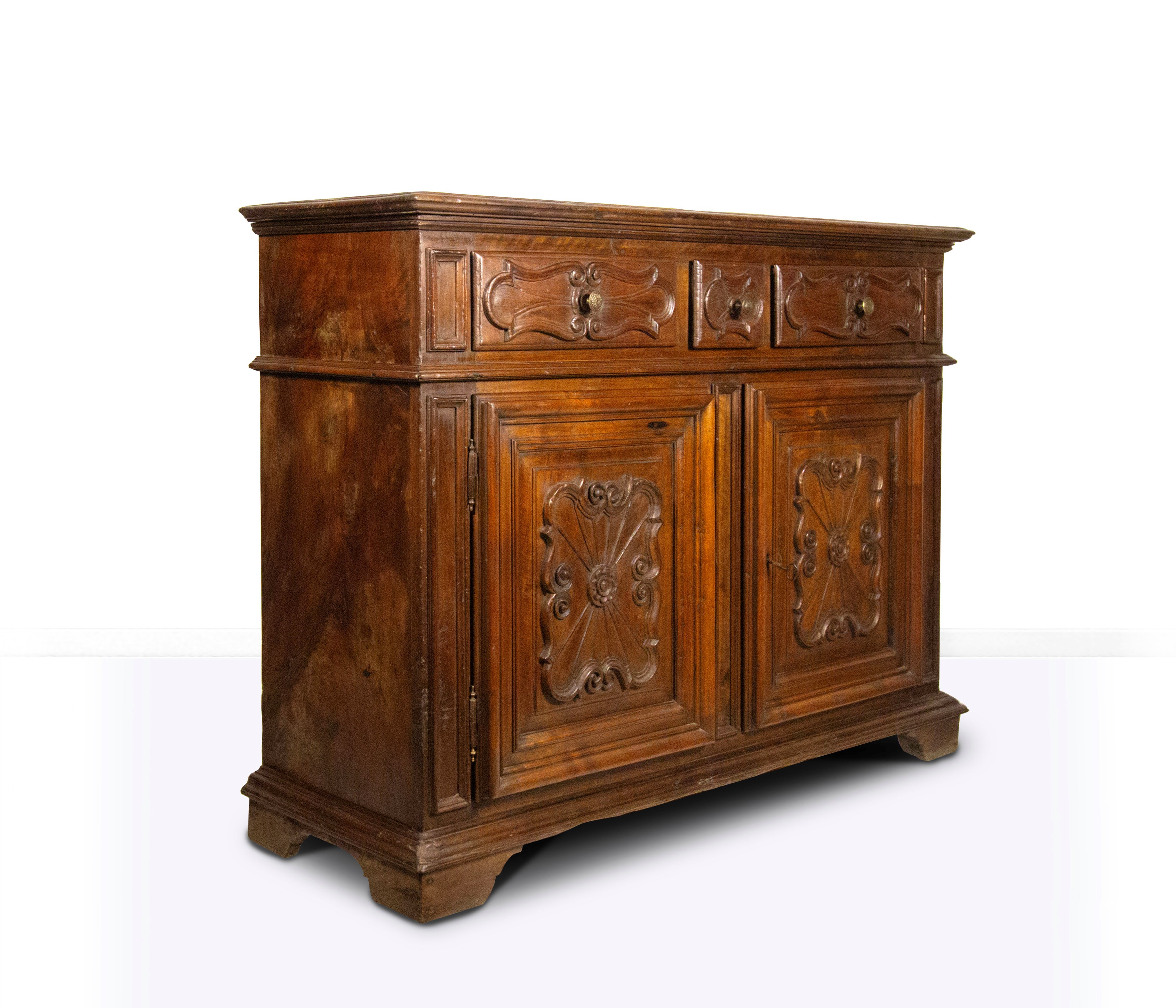Credenza in noce, Piemonte