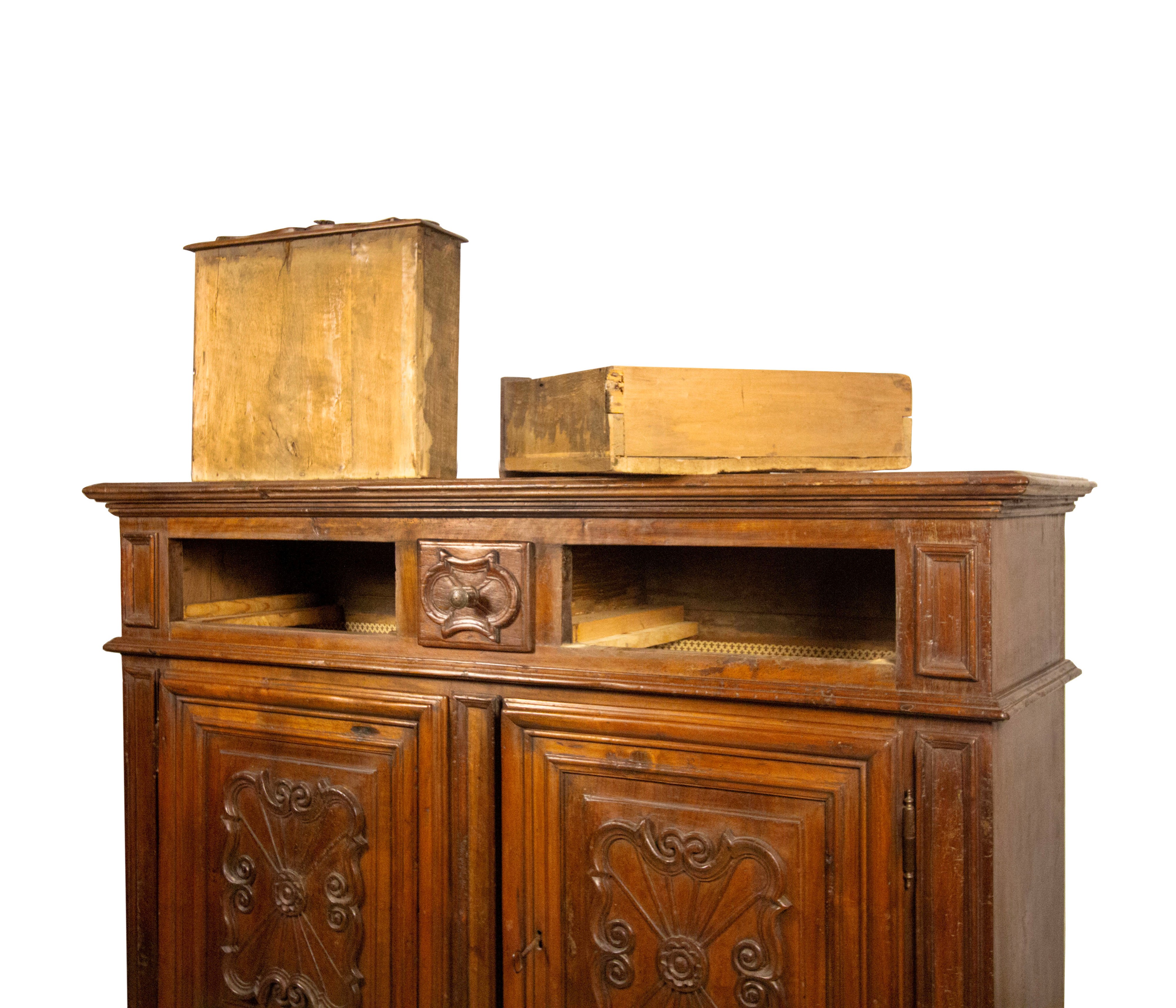 Credenza in noce, Piemonte